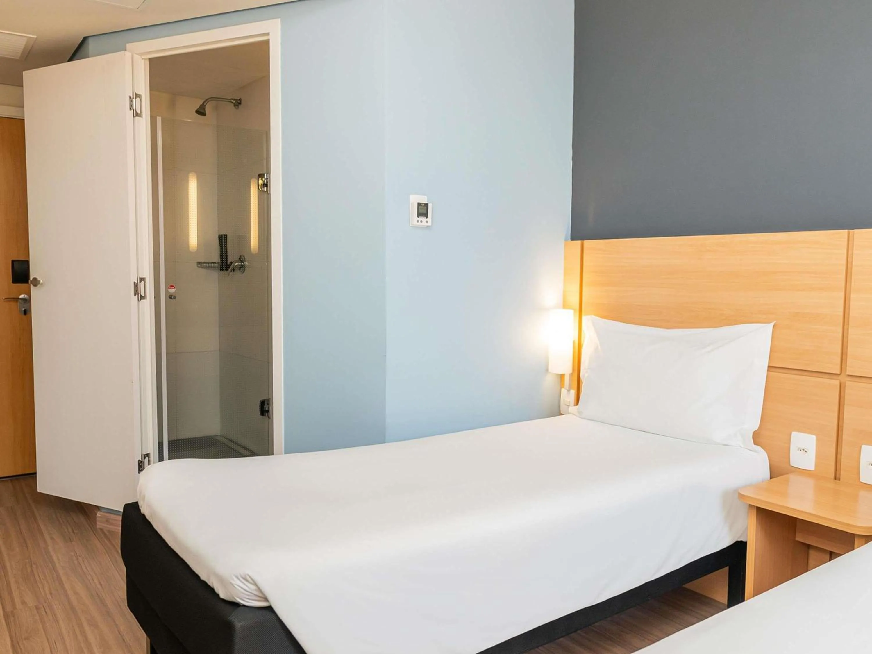 Bedroom, Bed in ibis Chapeco