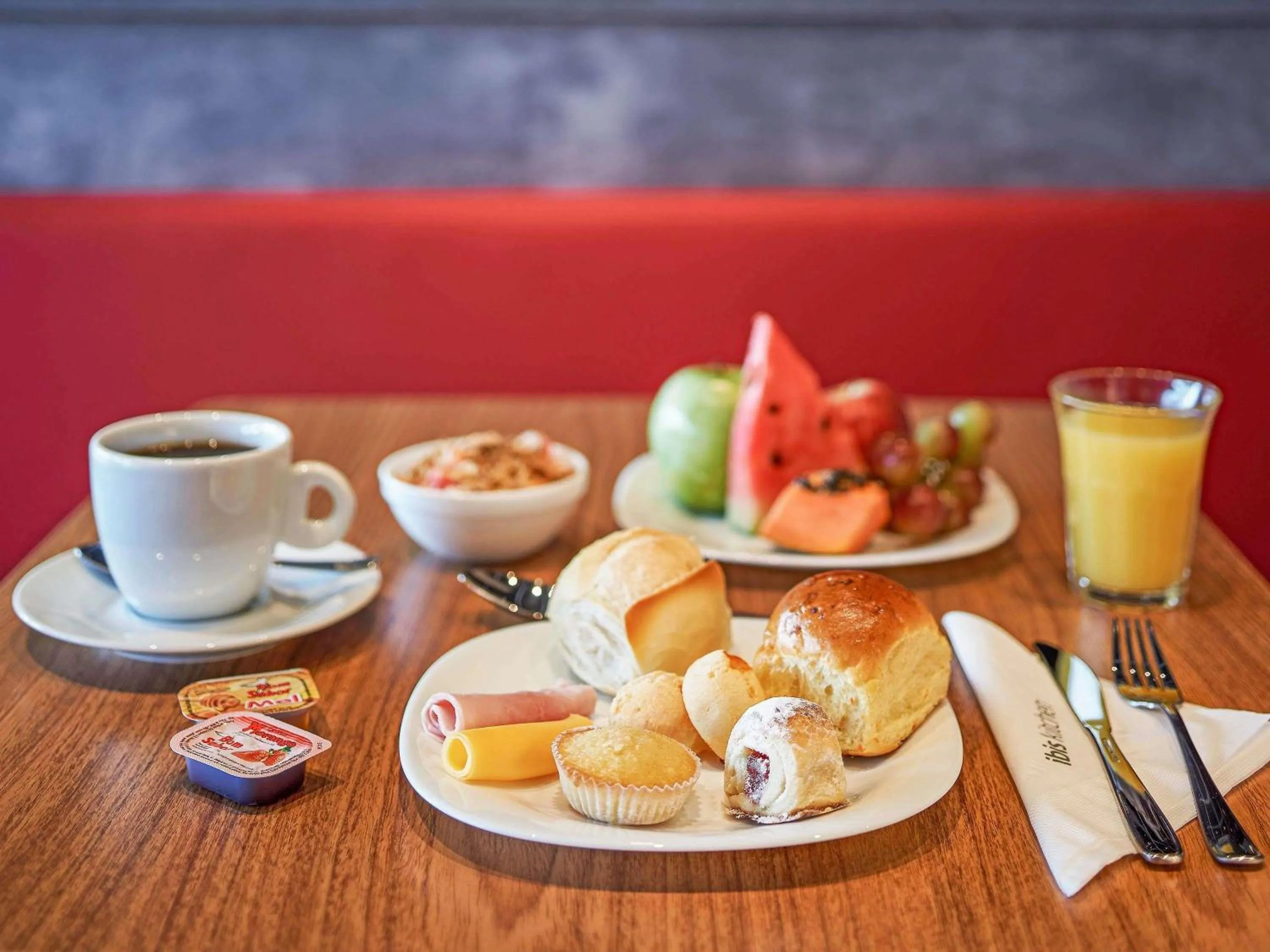 Lounge or bar in ibis Jundiai Shopping