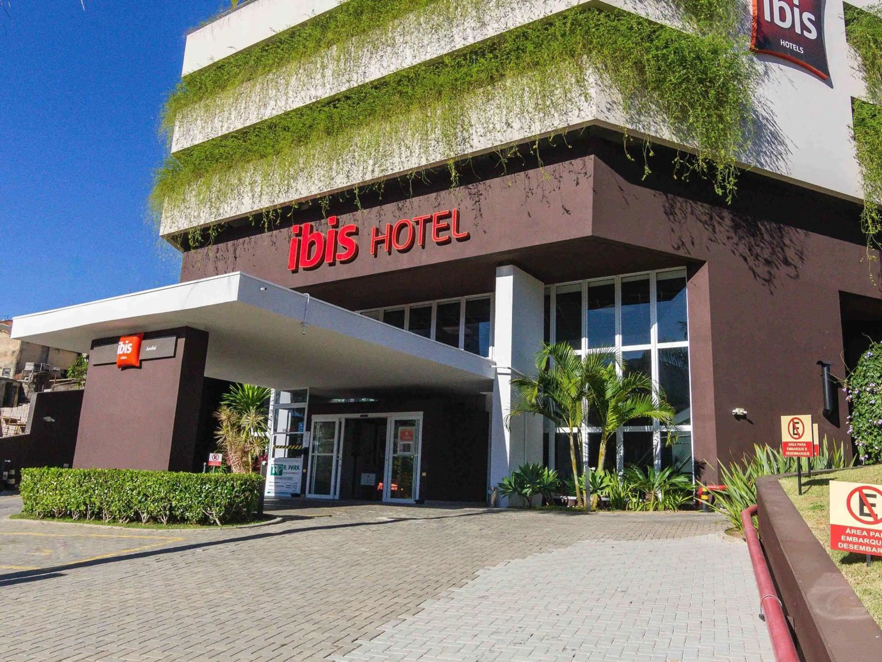 Property building in ibis Jundiai Shopping