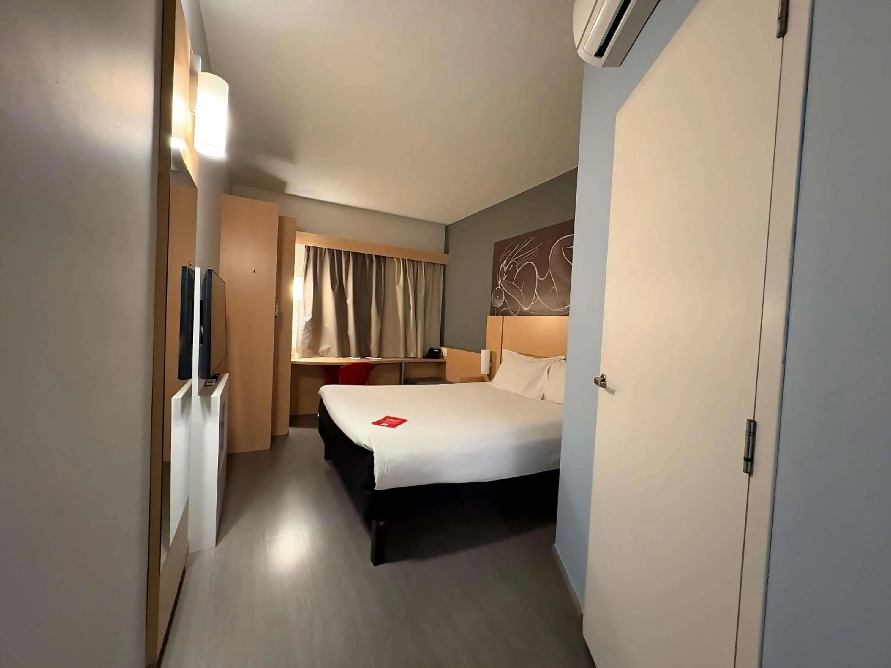 Bedroom, Bed in ibis Jundiai Shopping
