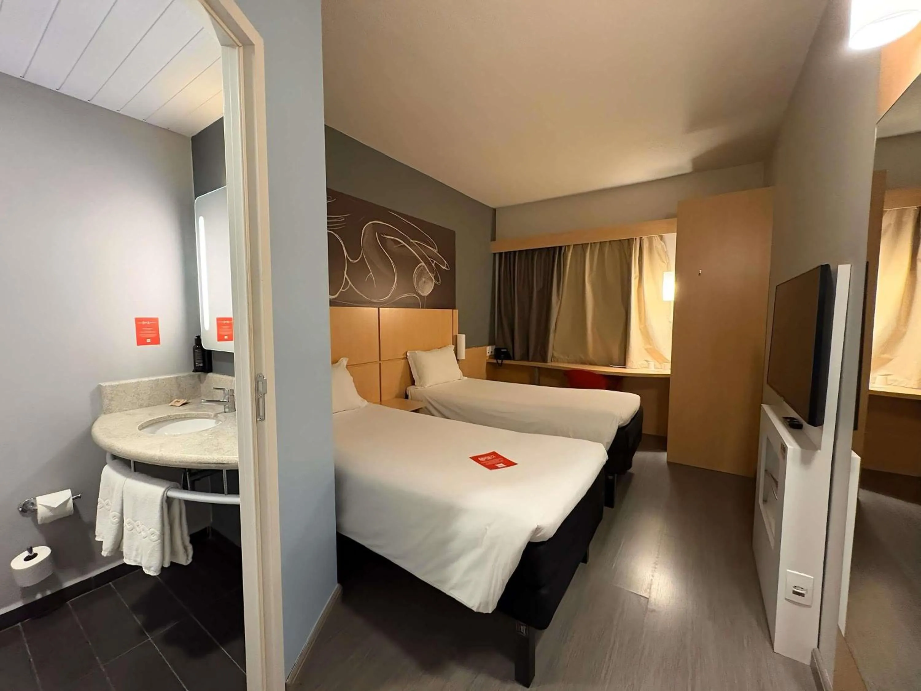 Bedroom, Bed in ibis Jundiai Shopping