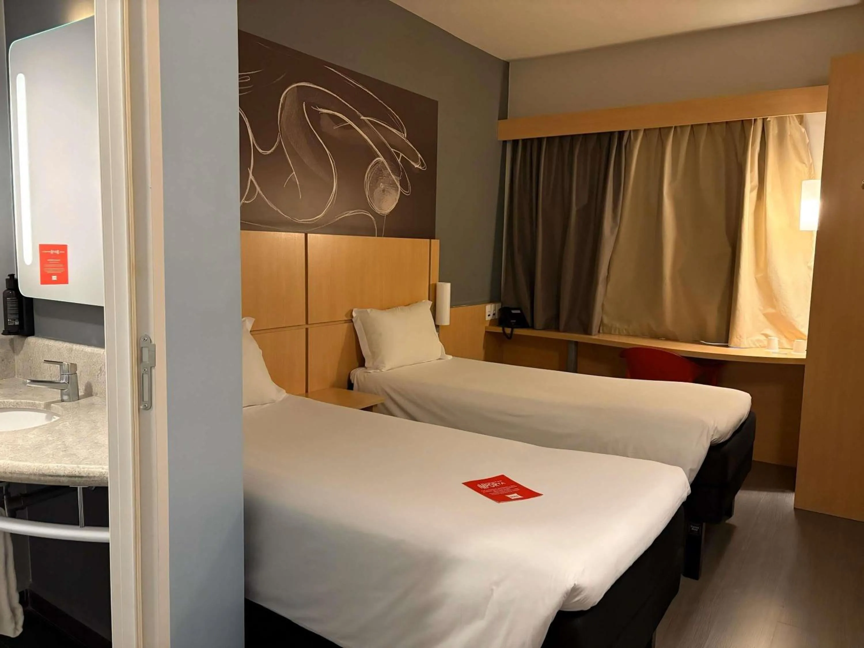 Bedroom, Bed in ibis Jundiai Shopping