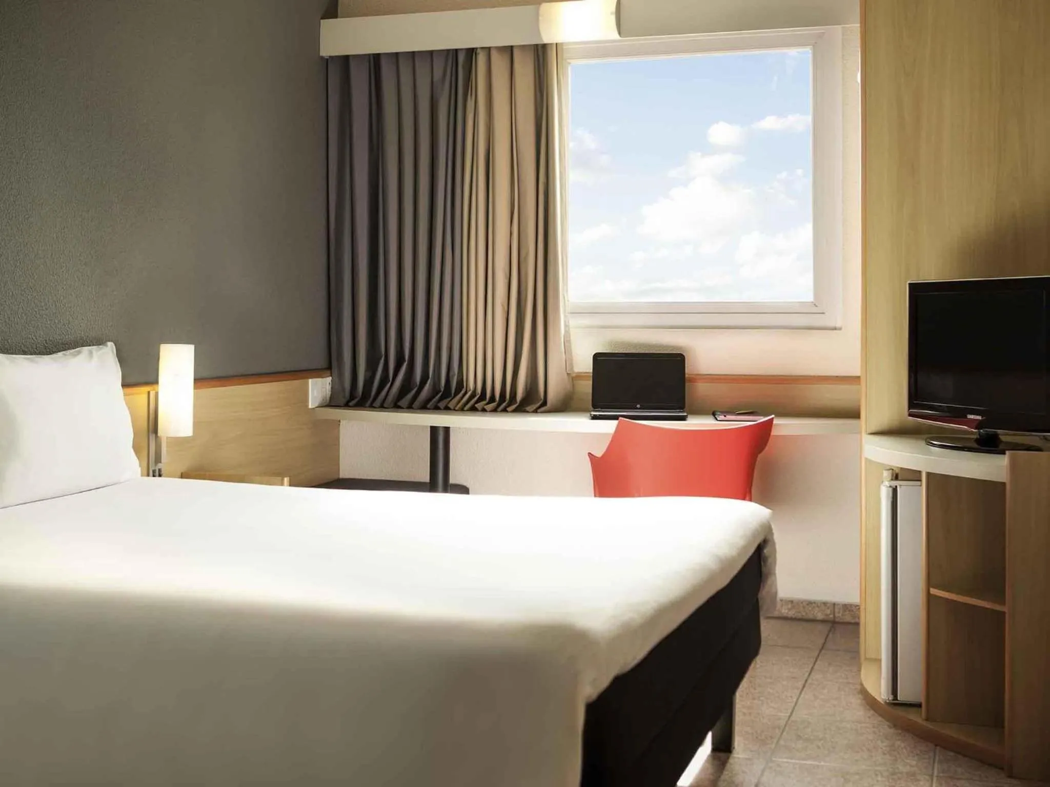 Bedroom, Bed in ibis Criciuma