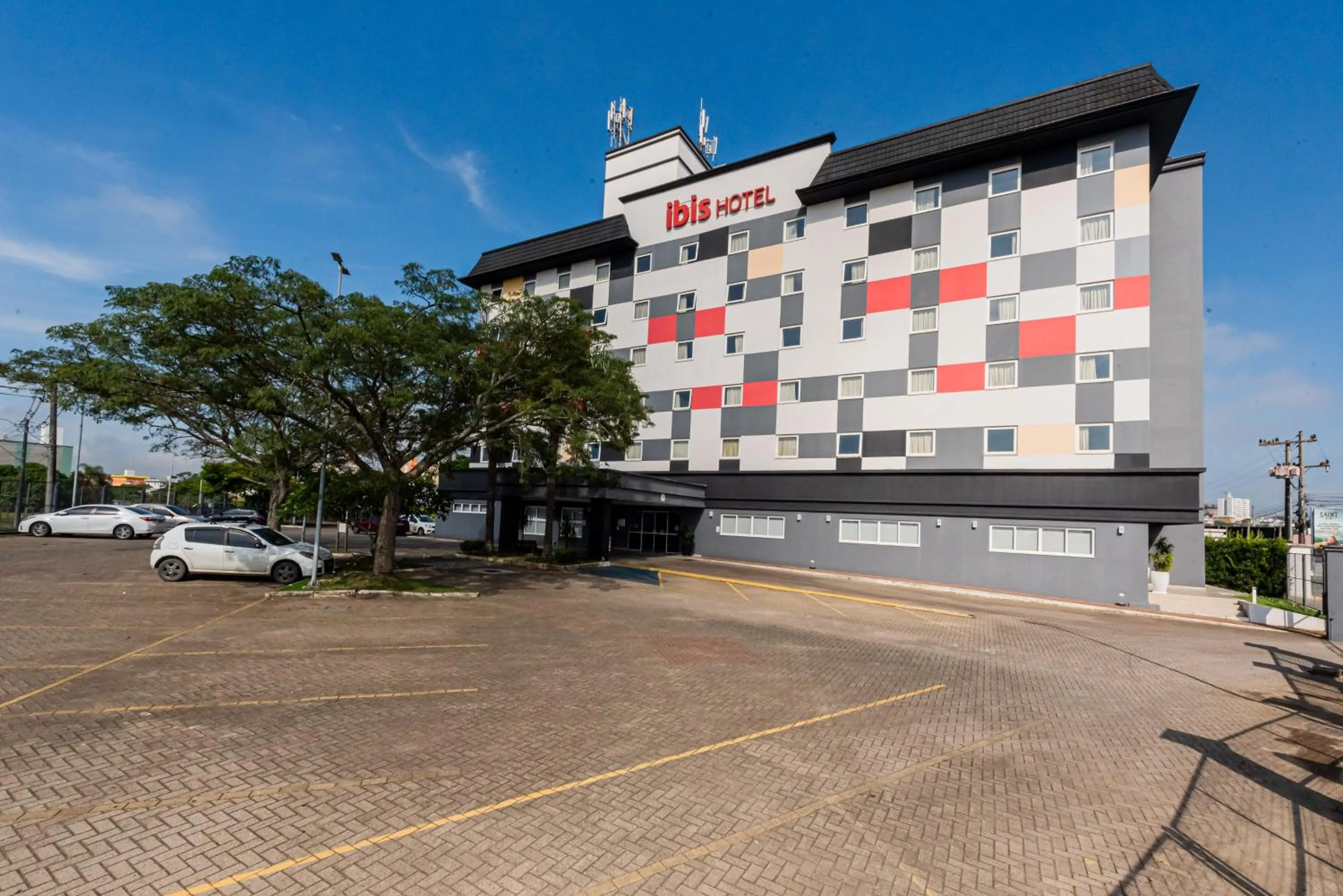Property building in ibis Criciuma