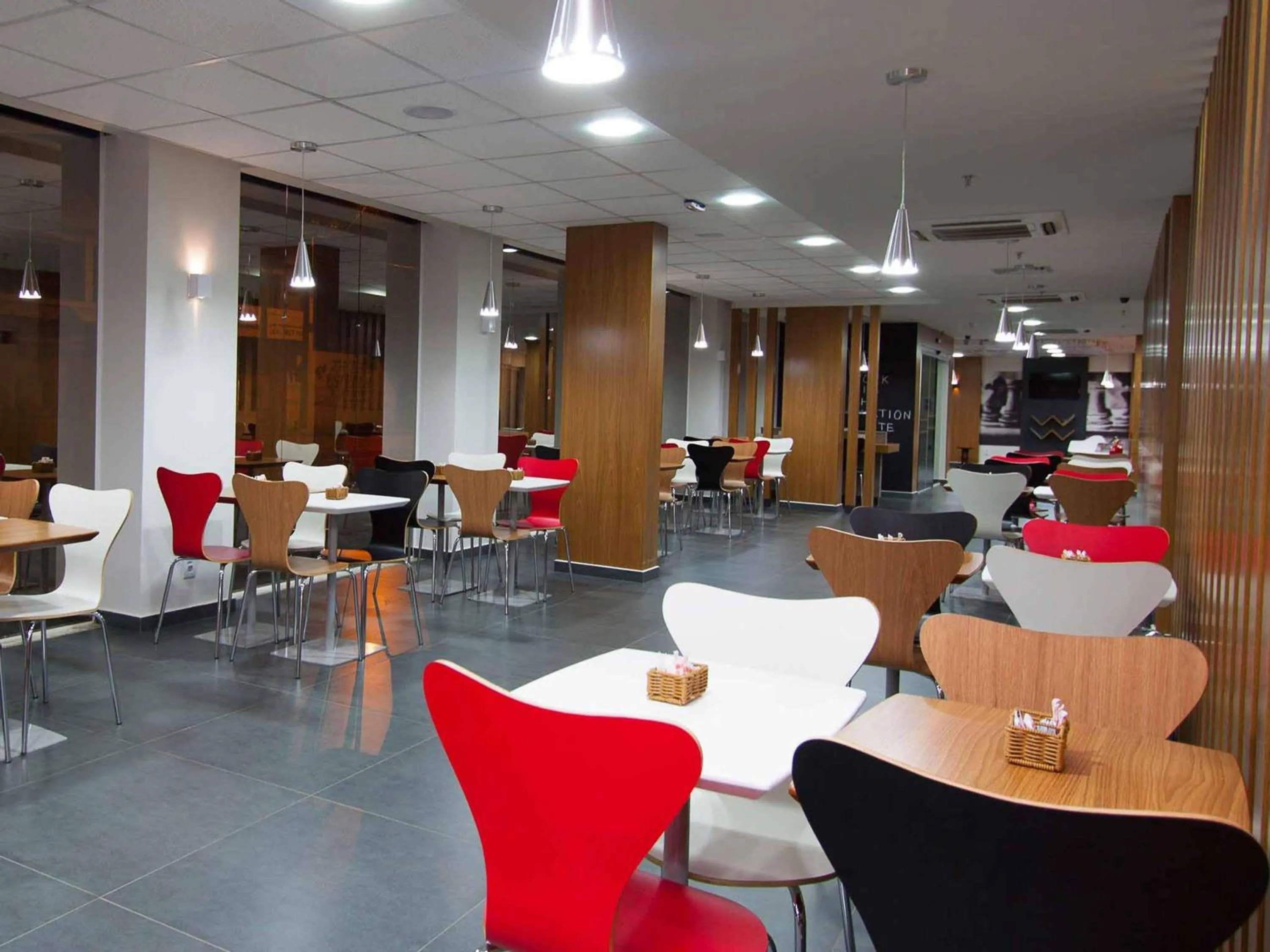 Restaurant/places to eat in ibis Cascavel