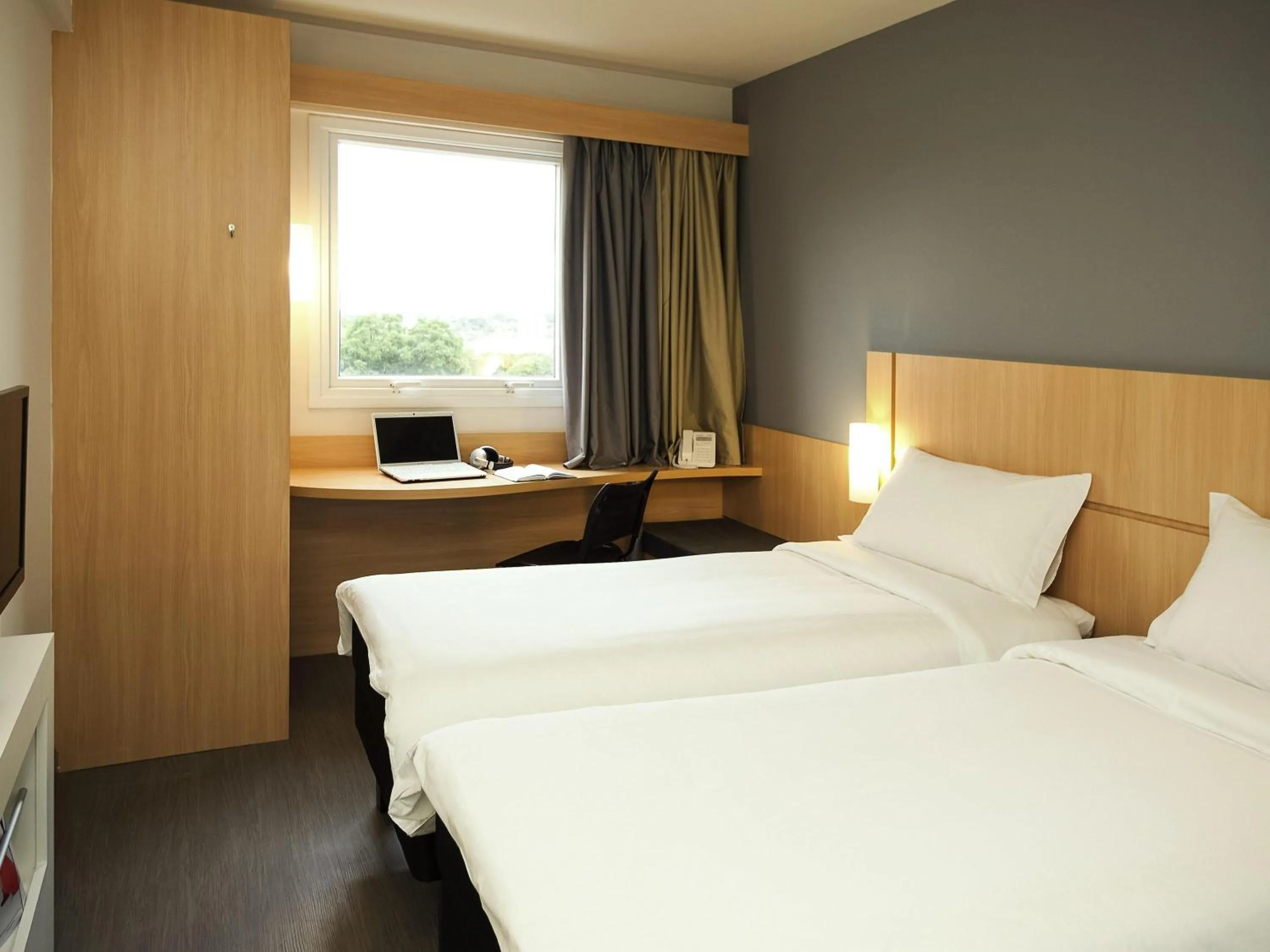 Bedroom, Bed in ibis Cascavel