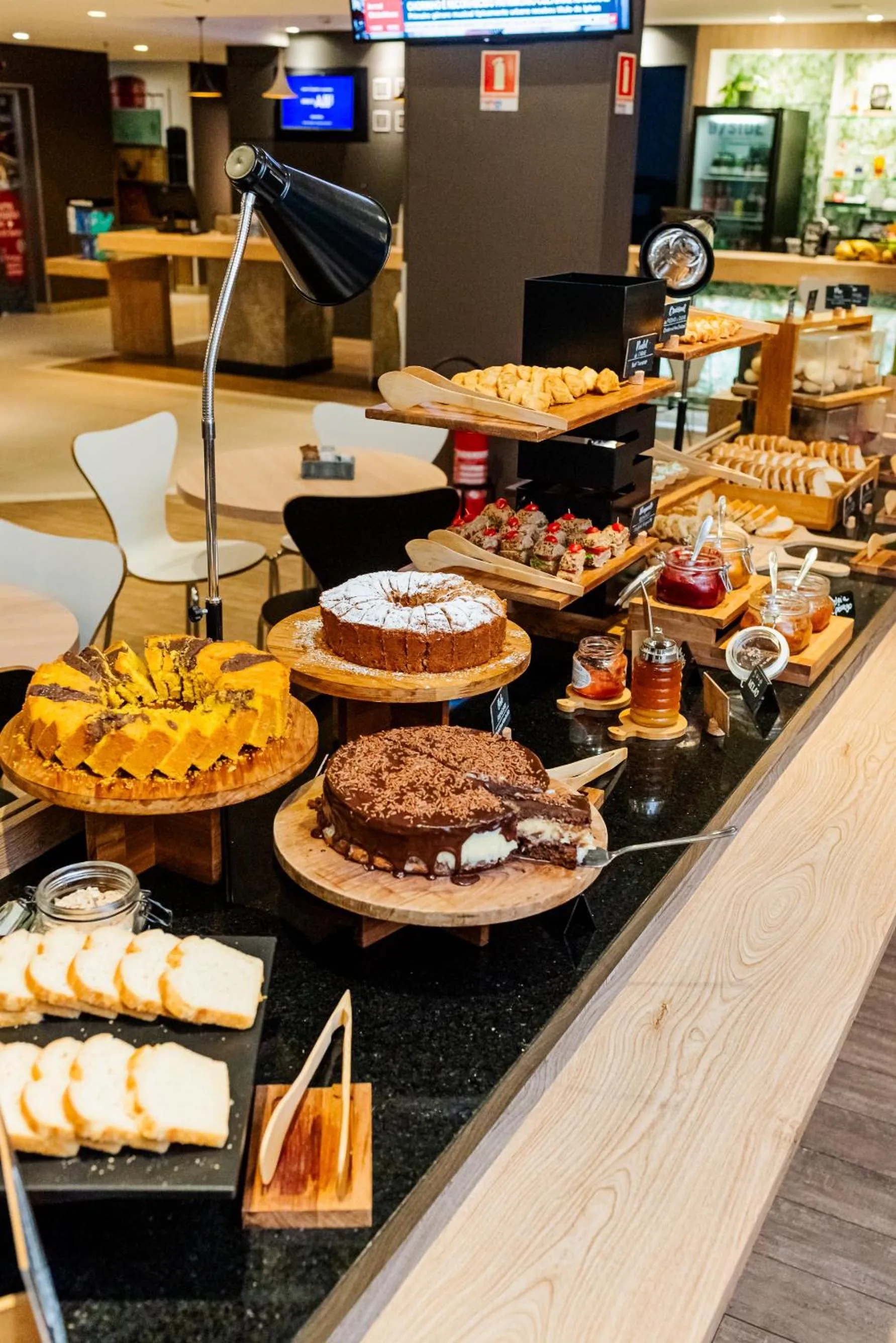 Breakfast in ibis Porto Alegre Moinhos de Vento