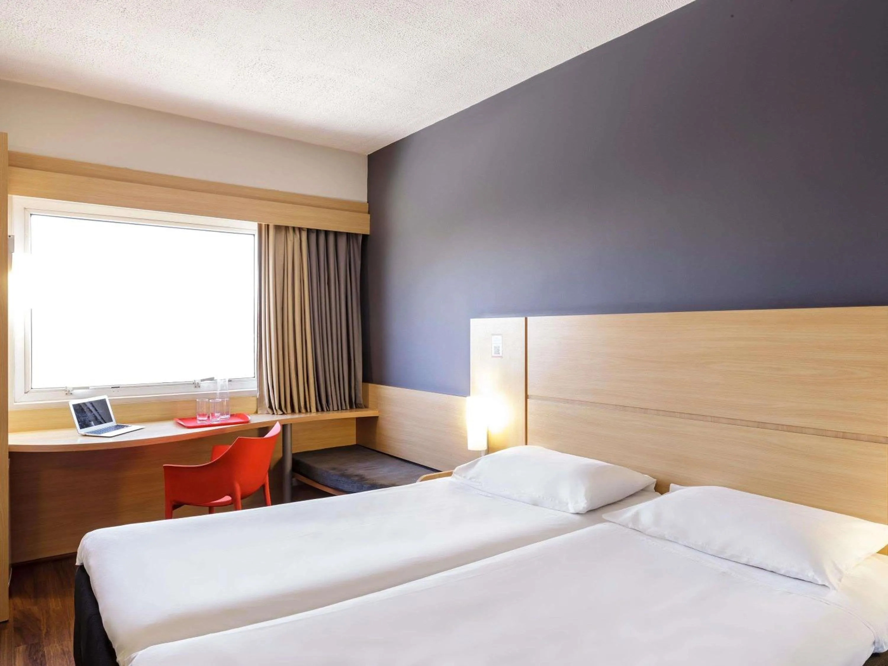 Property building, Bed in ibis Sao Jose dos Campos Dutra