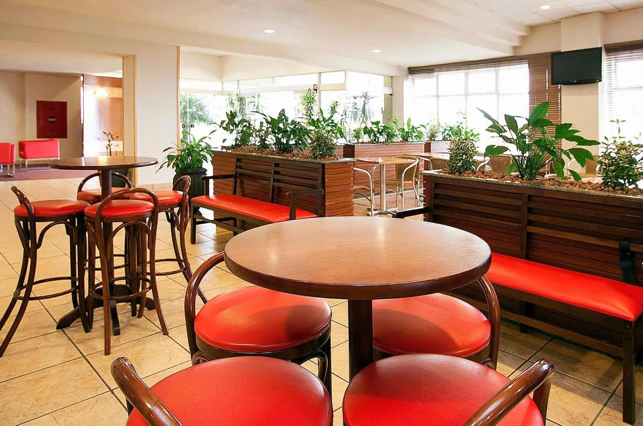 Lounge or bar in ibis Curitiba Aeroporto