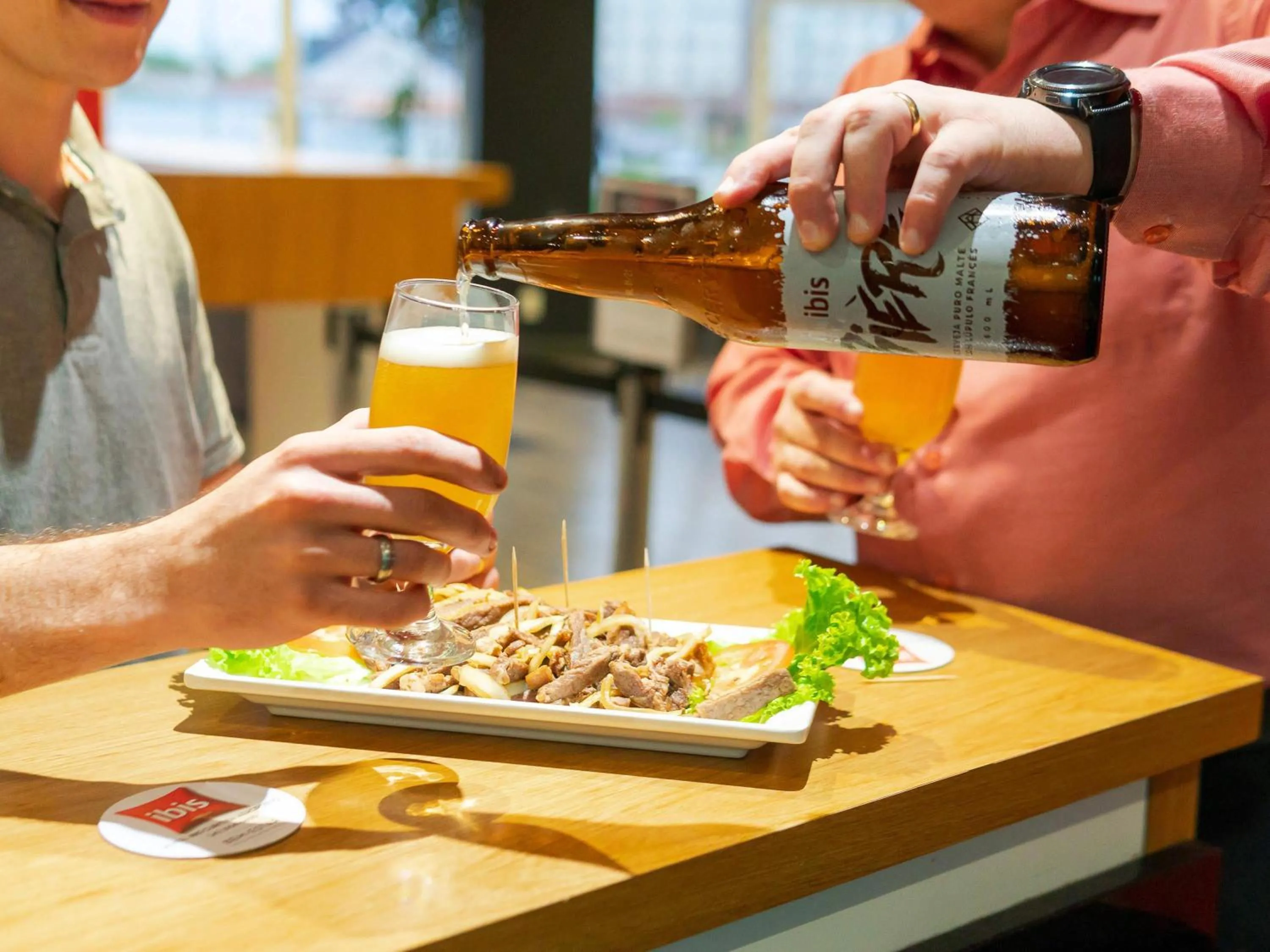 Lounge or bar in ibis Curitiba Aeroporto