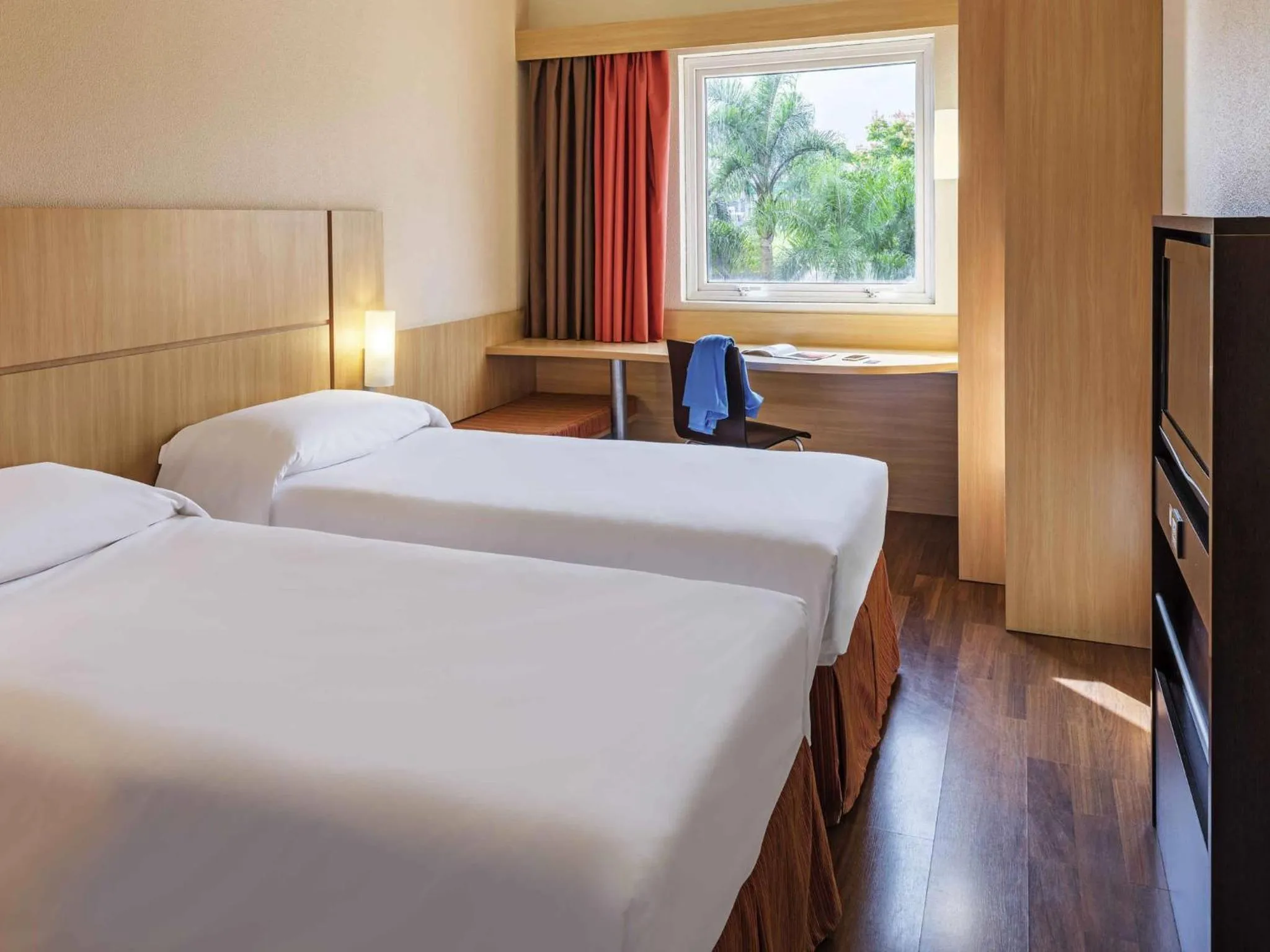 Bedroom, Bed in ibis Curitiba Aeroporto