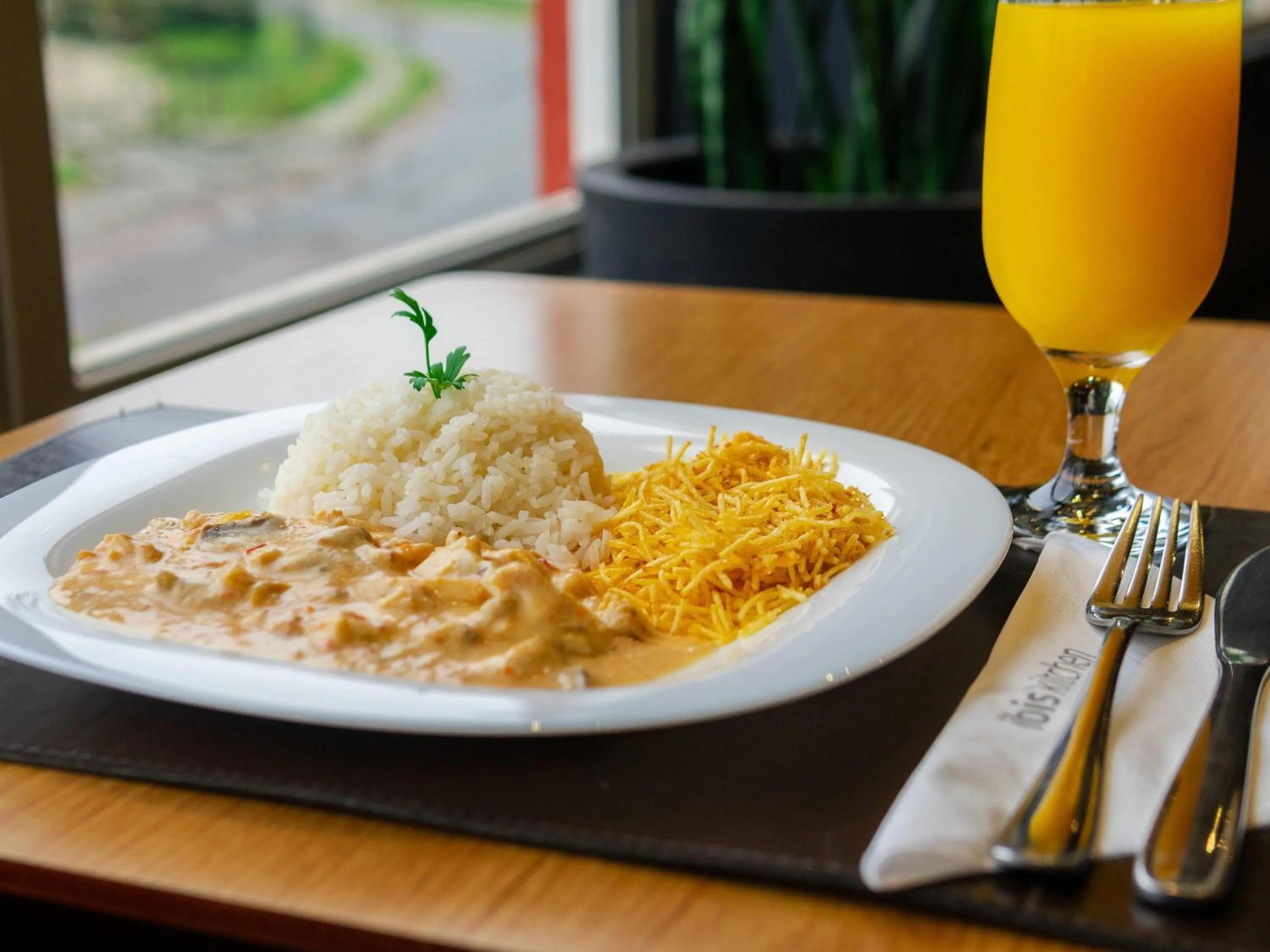 Restaurant/places to eat in ibis Curitiba Aeroporto