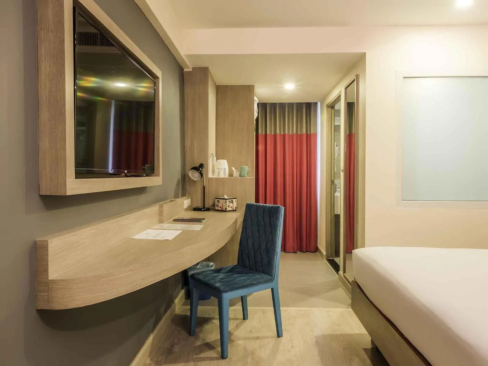 Bedroom, Bed in Ibis Styles Bangkok Sukhumvit 50