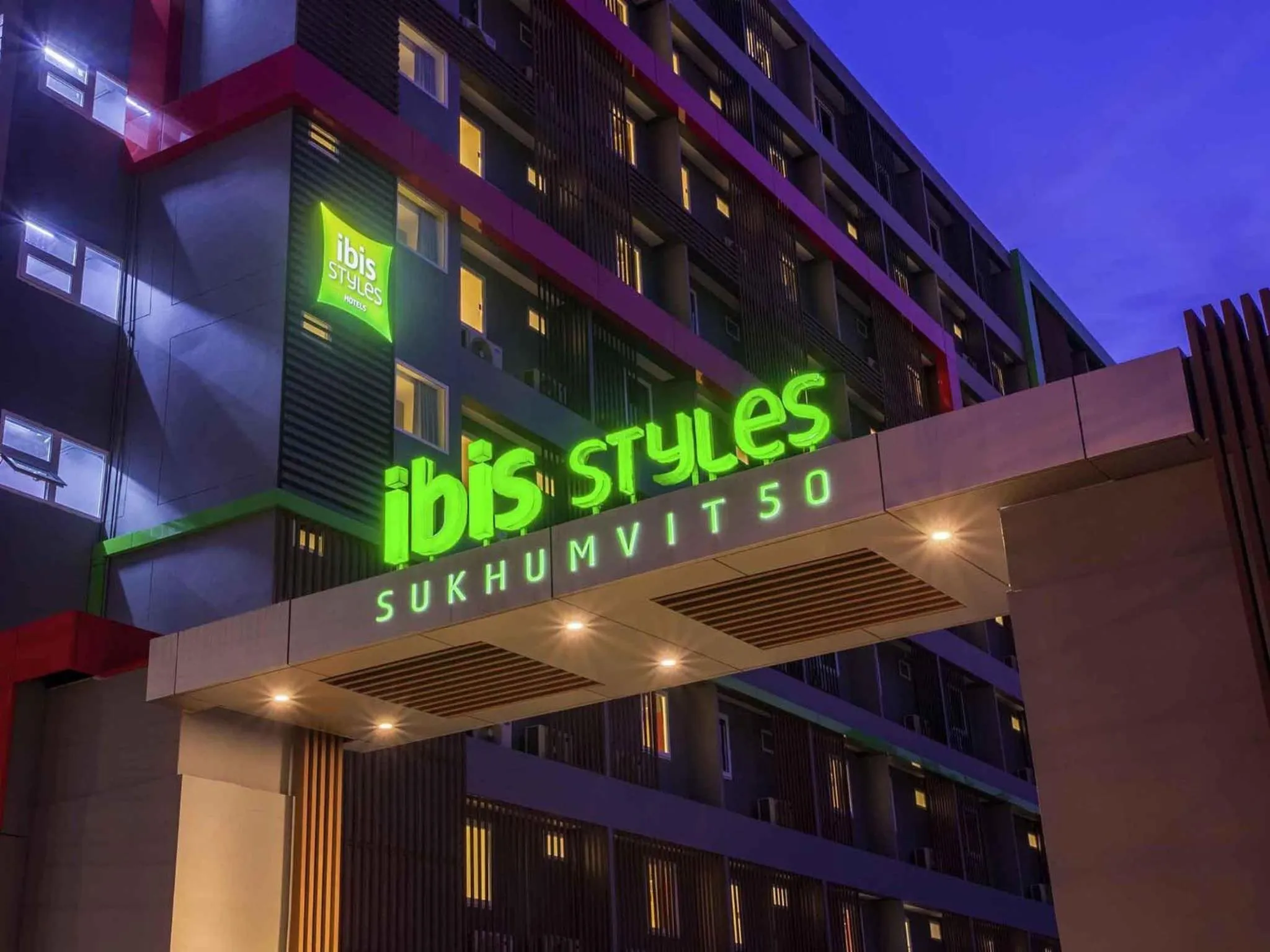 Lounge or bar in Ibis Styles Bangkok Sukhumvit 50