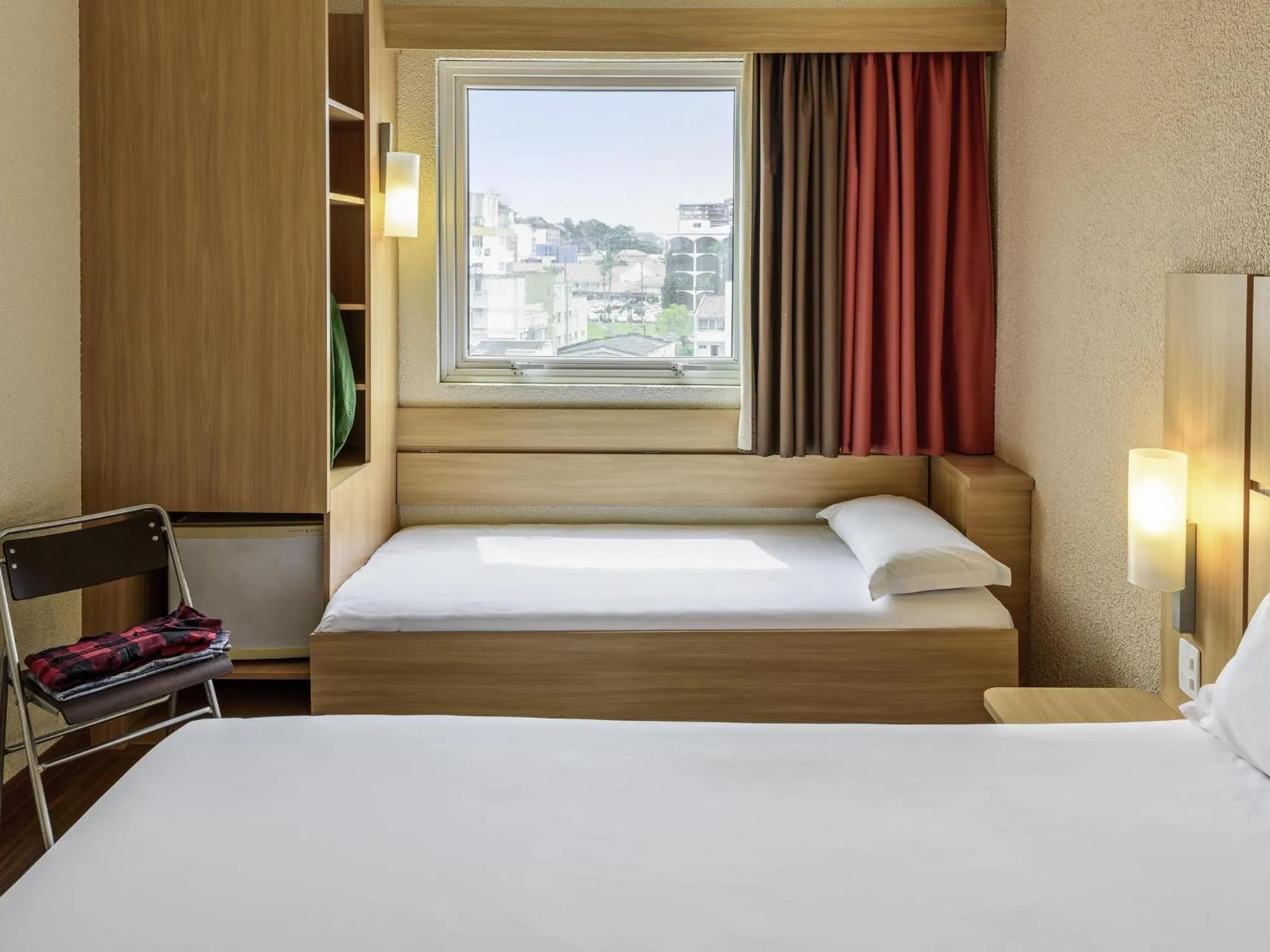 Bedroom, Bed in ibis Blumenau