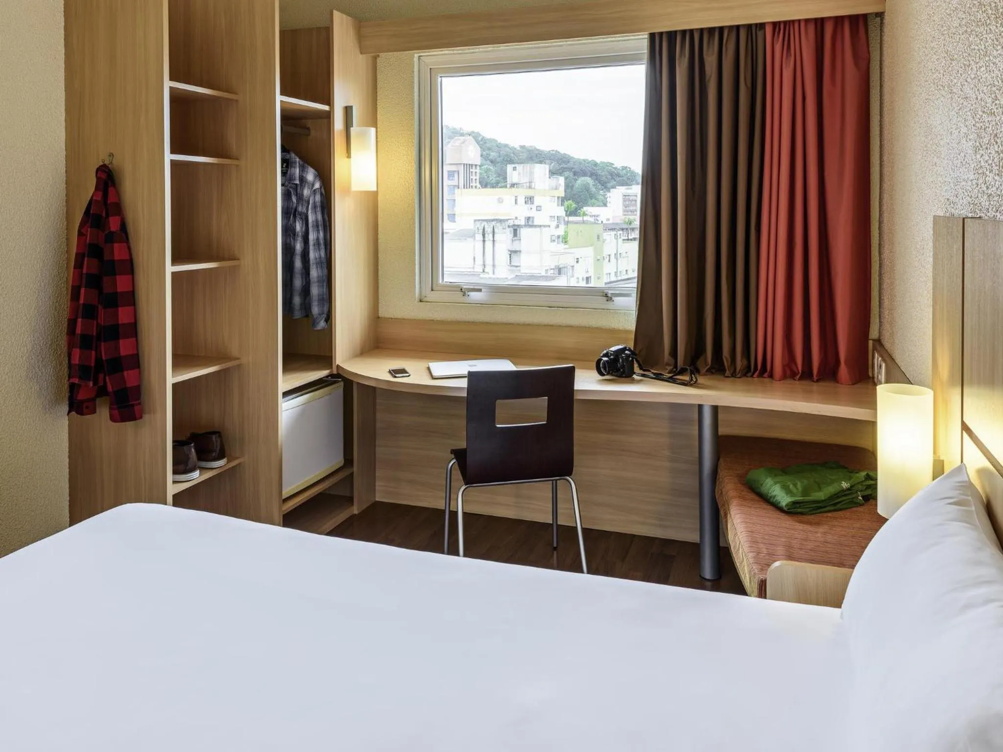 Bedroom, Bed in ibis Blumenau