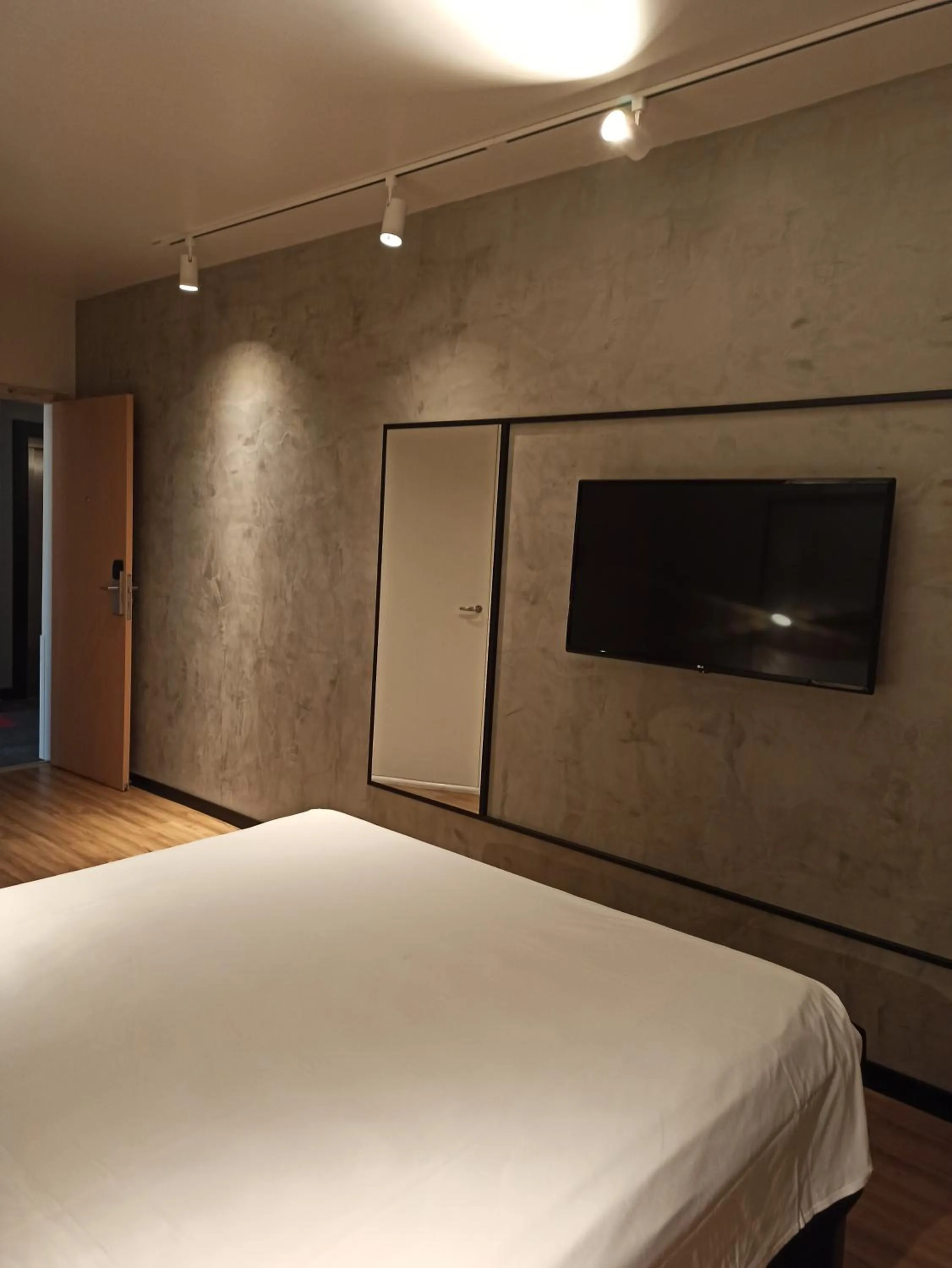 TV and multimedia, Bed in ibis Porto Alegre Aeroporto