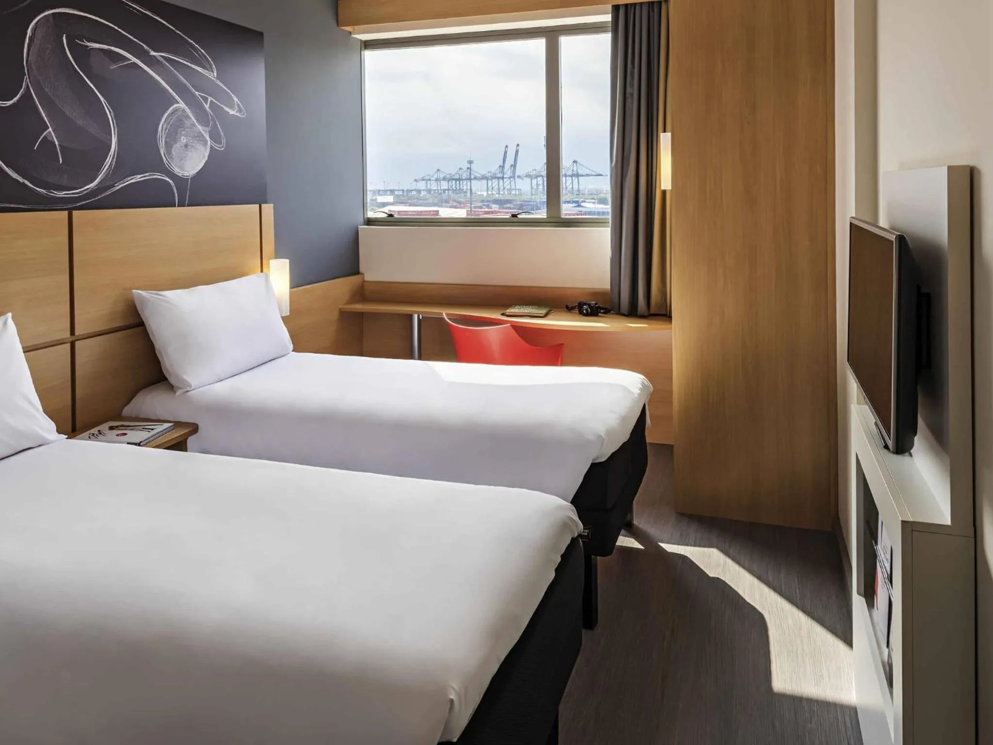 Bedroom, Bed in ibis Santos Valongo