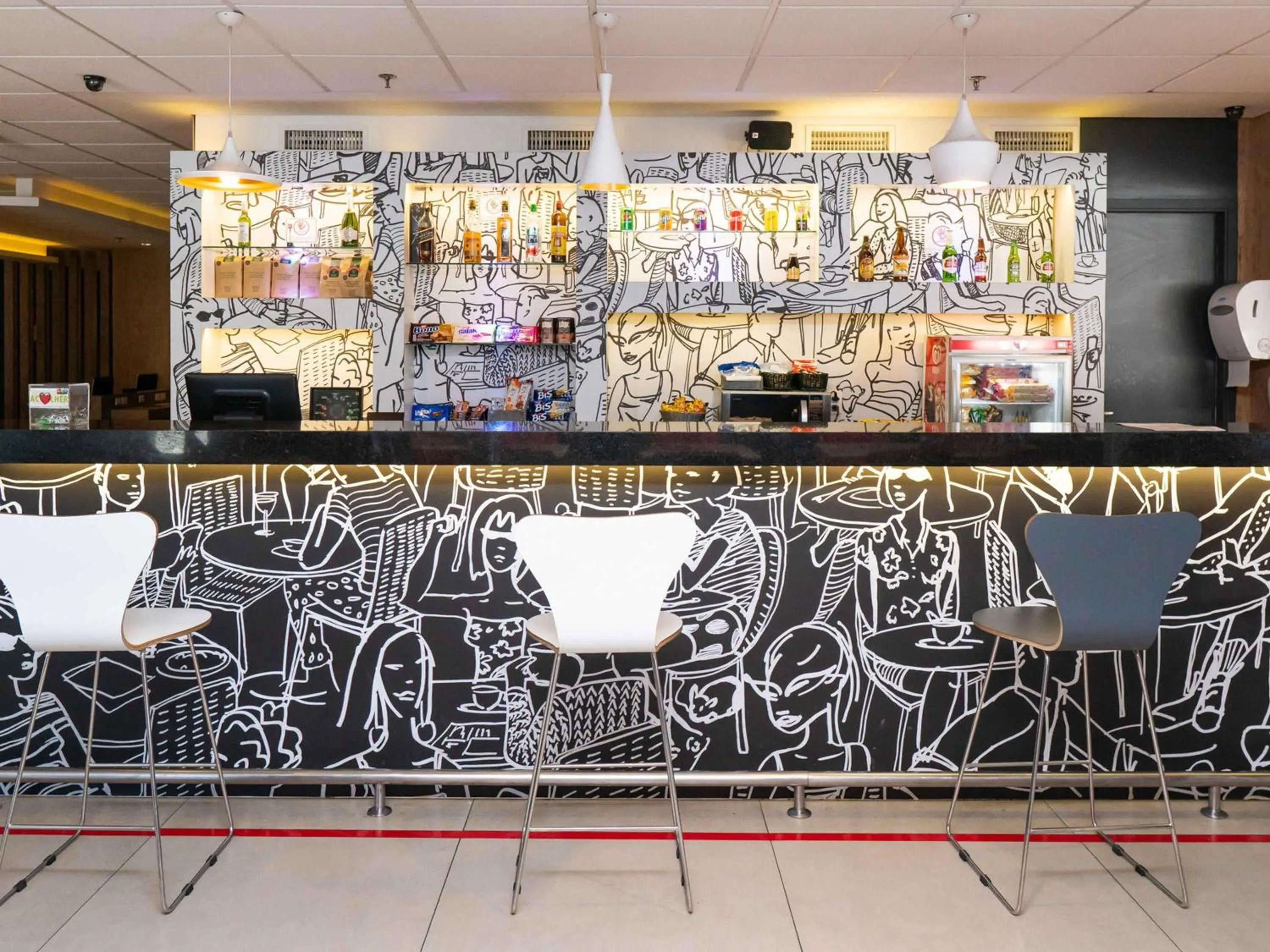 Lounge or bar in ibis Santos Valongo