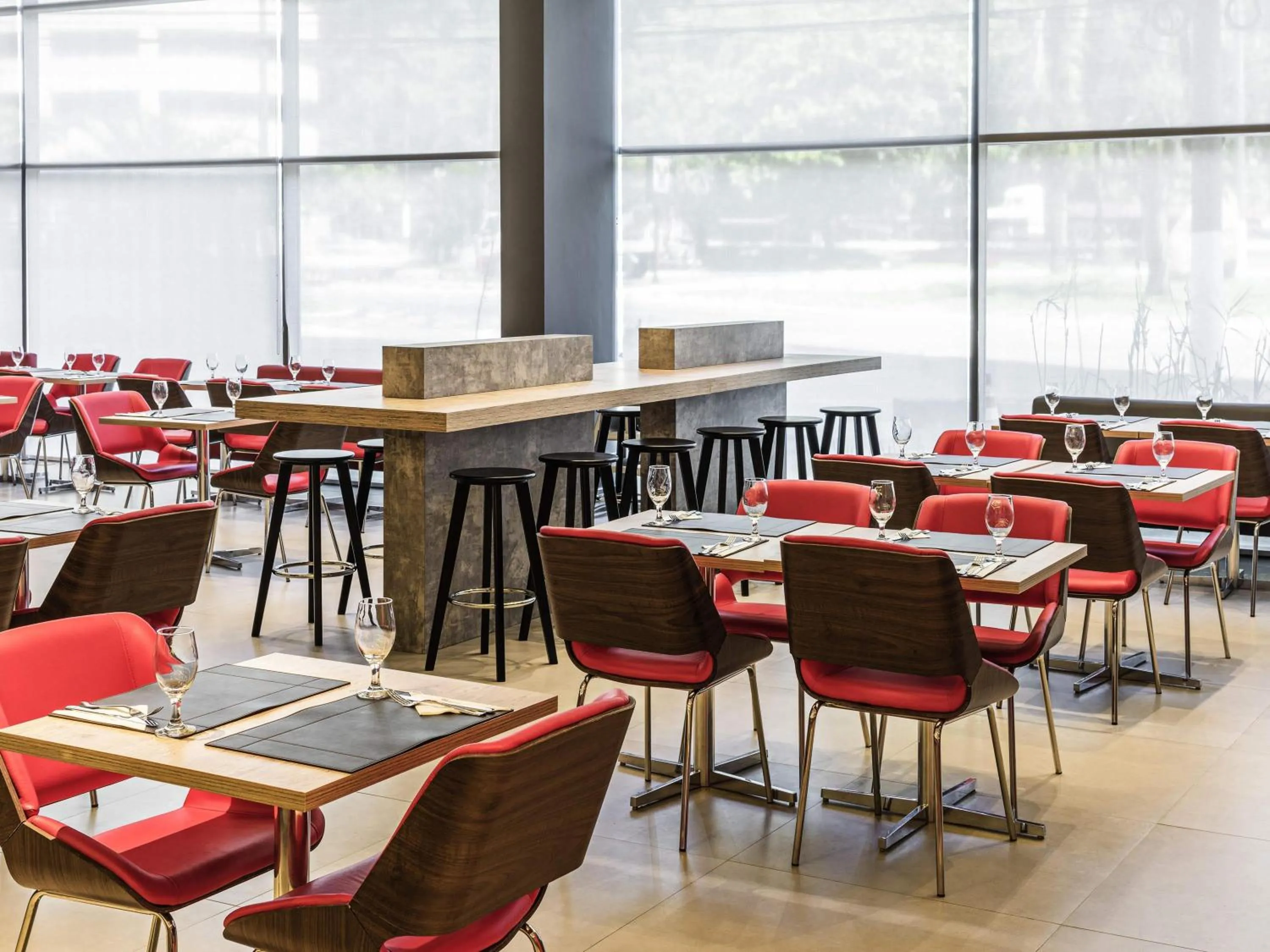 Restaurant/places to eat in ibis Santos Valongo