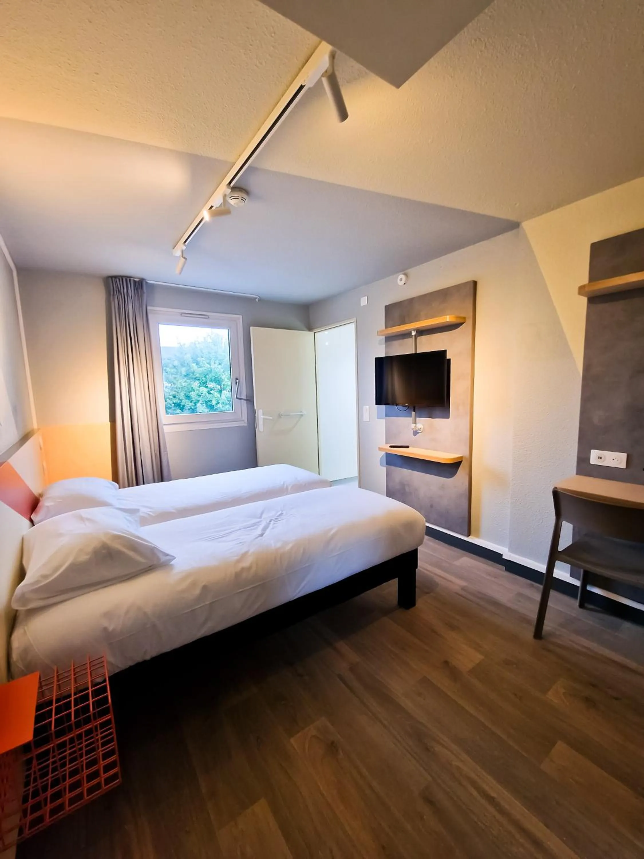 Bedroom, Bed in ibis Budget Lille Marcq En Baroeul