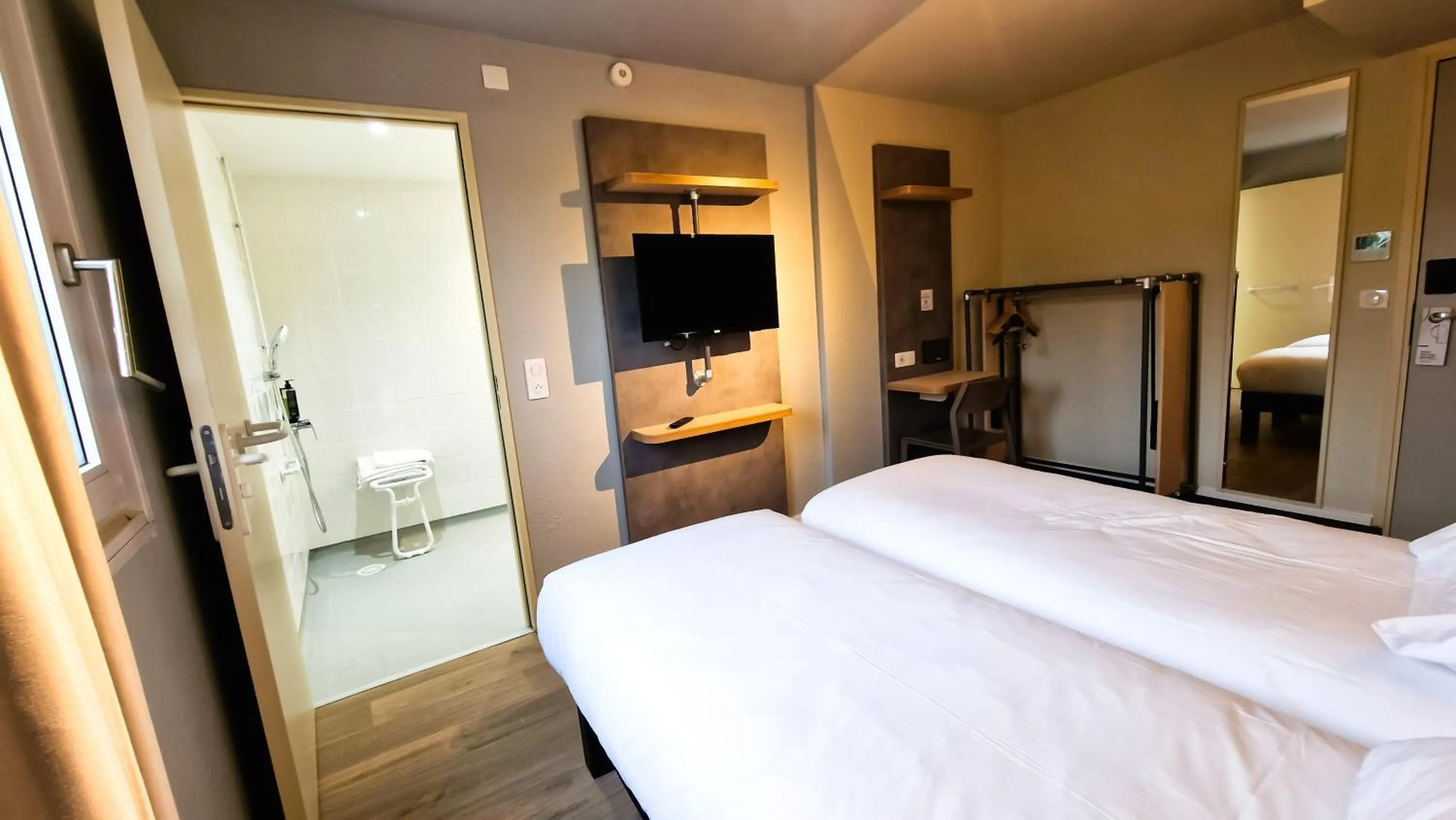 Bedroom, Bed in ibis Budget Lille Marcq En Baroeul