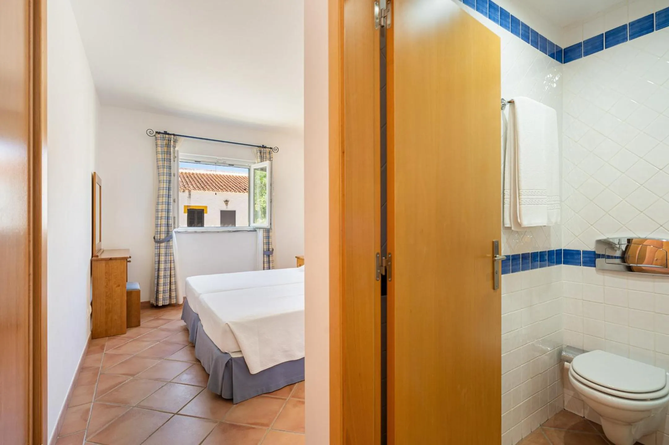 Toilet, Bed in Quinta do Morgado - Apartamentos Turisticos Monte Da Eira