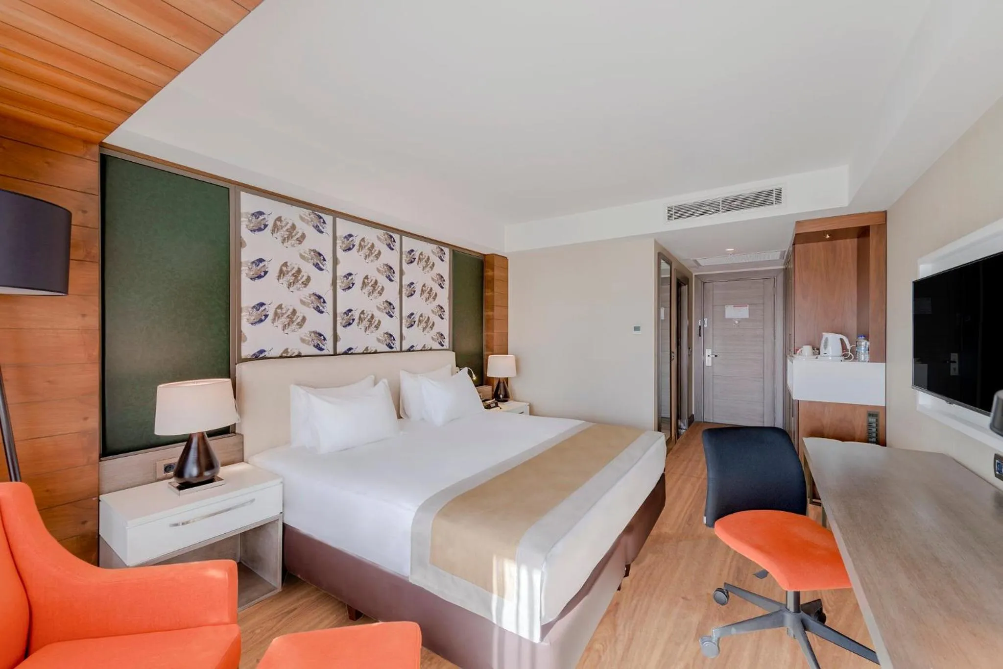 Photo of the whole room, Bed in Holiday Inn Kayseri - Duvenonu by IHG