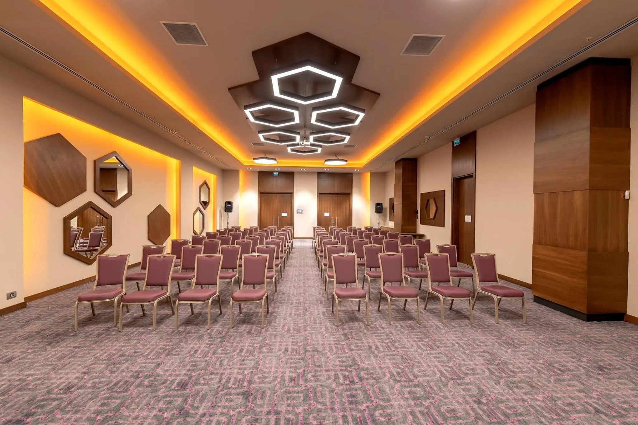 Meeting/conference room in Holiday Inn Kayseri - Duvenonu by IHG