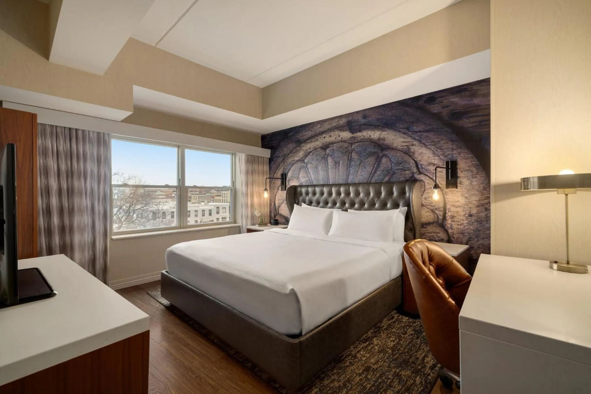 Photo of the whole room, Bed in Hotel Indigo Naperville Riverwalk by IHG