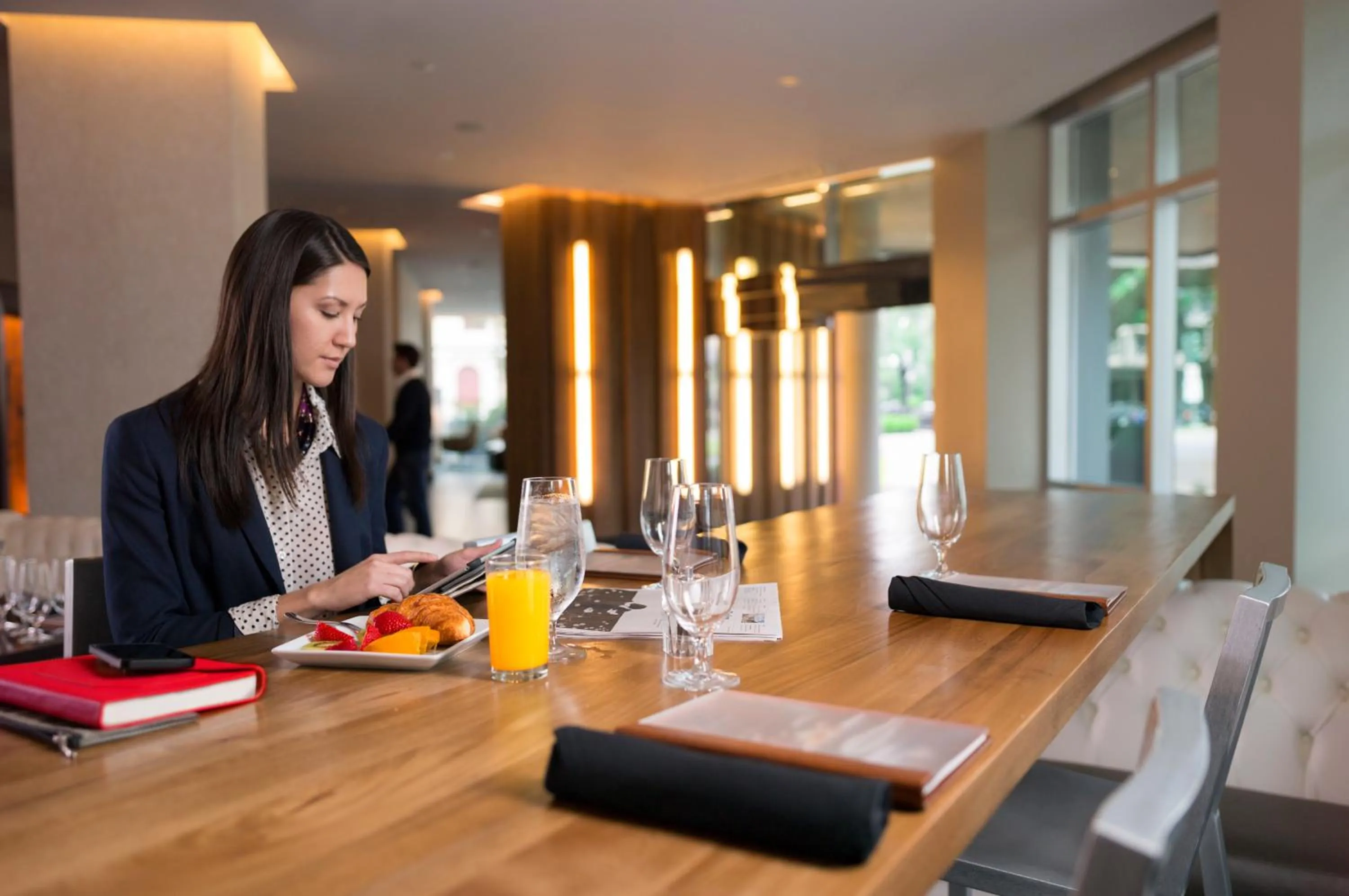 Restaurant/places to eat in Hotel Indigo Naperville Riverwalk by IHG