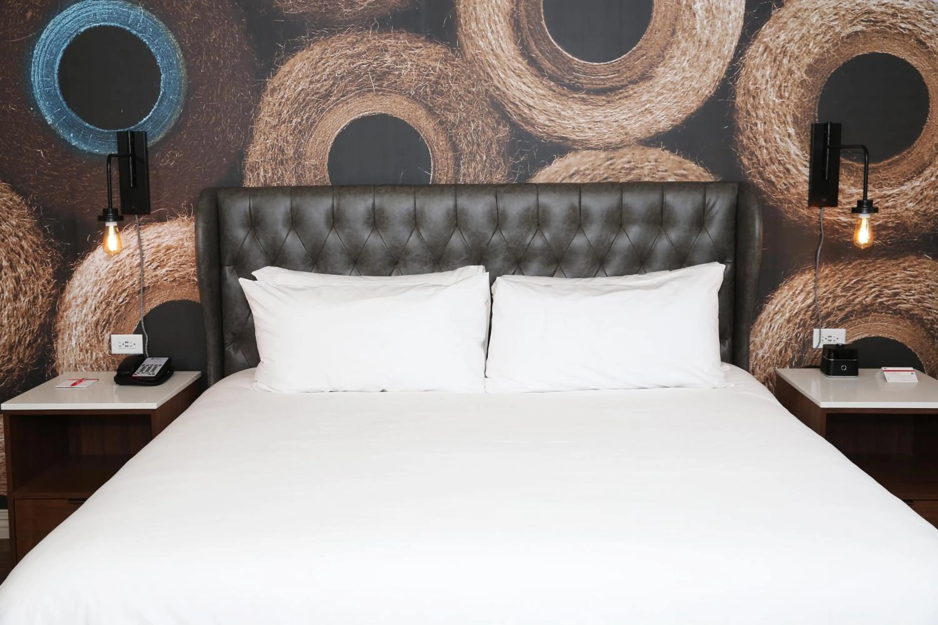 Bedroom, Bed in Hotel Indigo Naperville Riverwalk by IHG