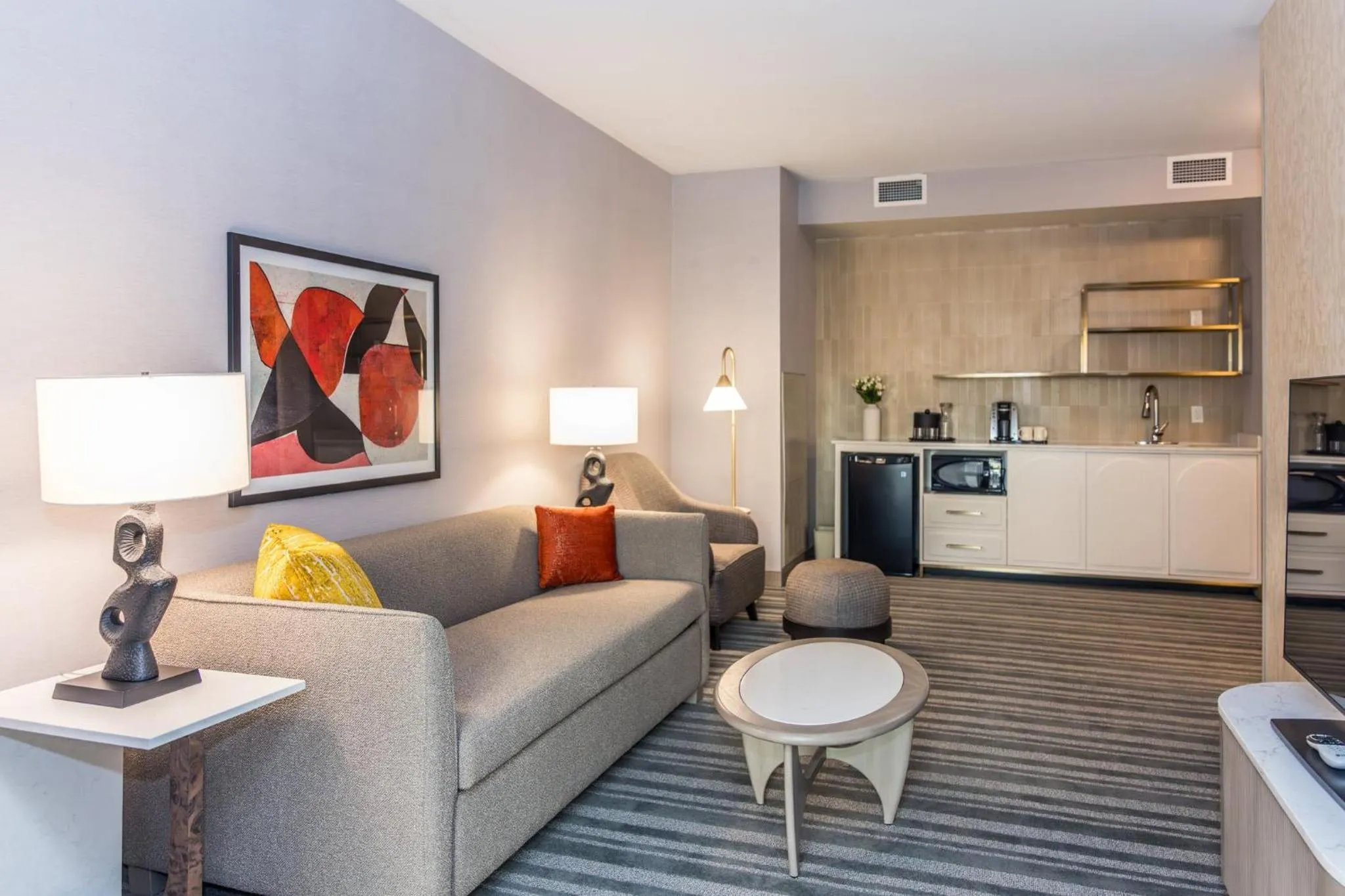 Photo of the whole room in Voco The Clair Cincinnati Downtown by IHG