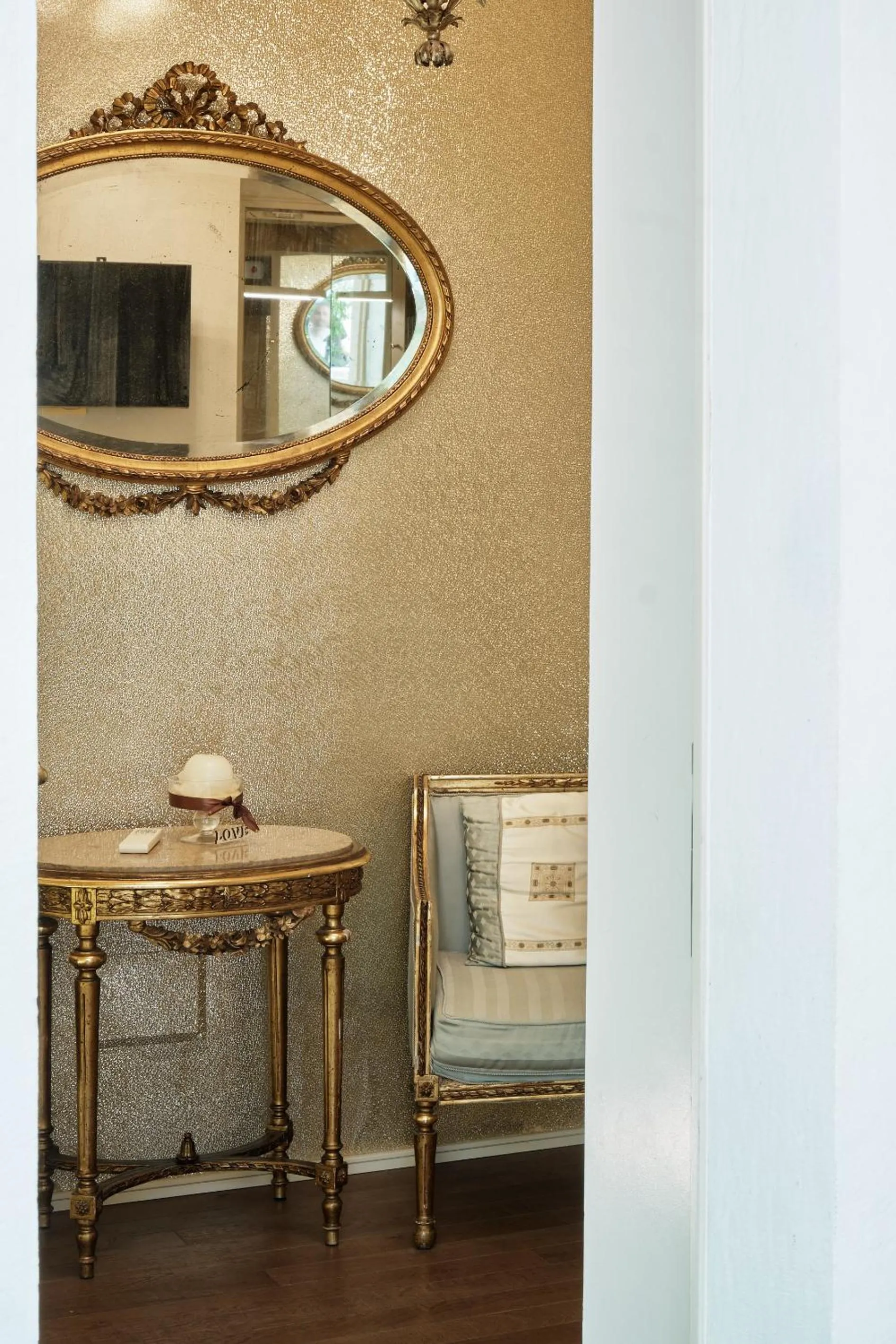 furniture in Palazzo Scotto