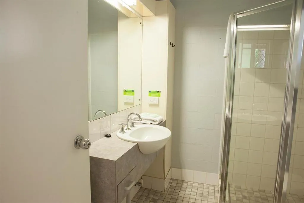 Bathroom in Alatai Holiday Apartments