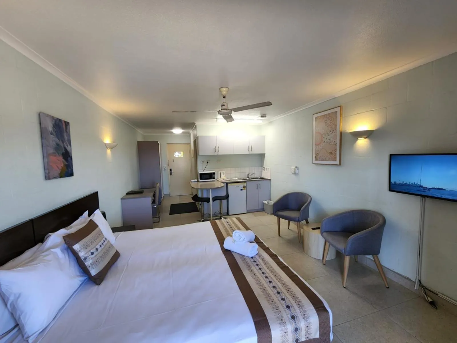 Kitchen or kitchenette, Bed in Alatai Holiday Apartments