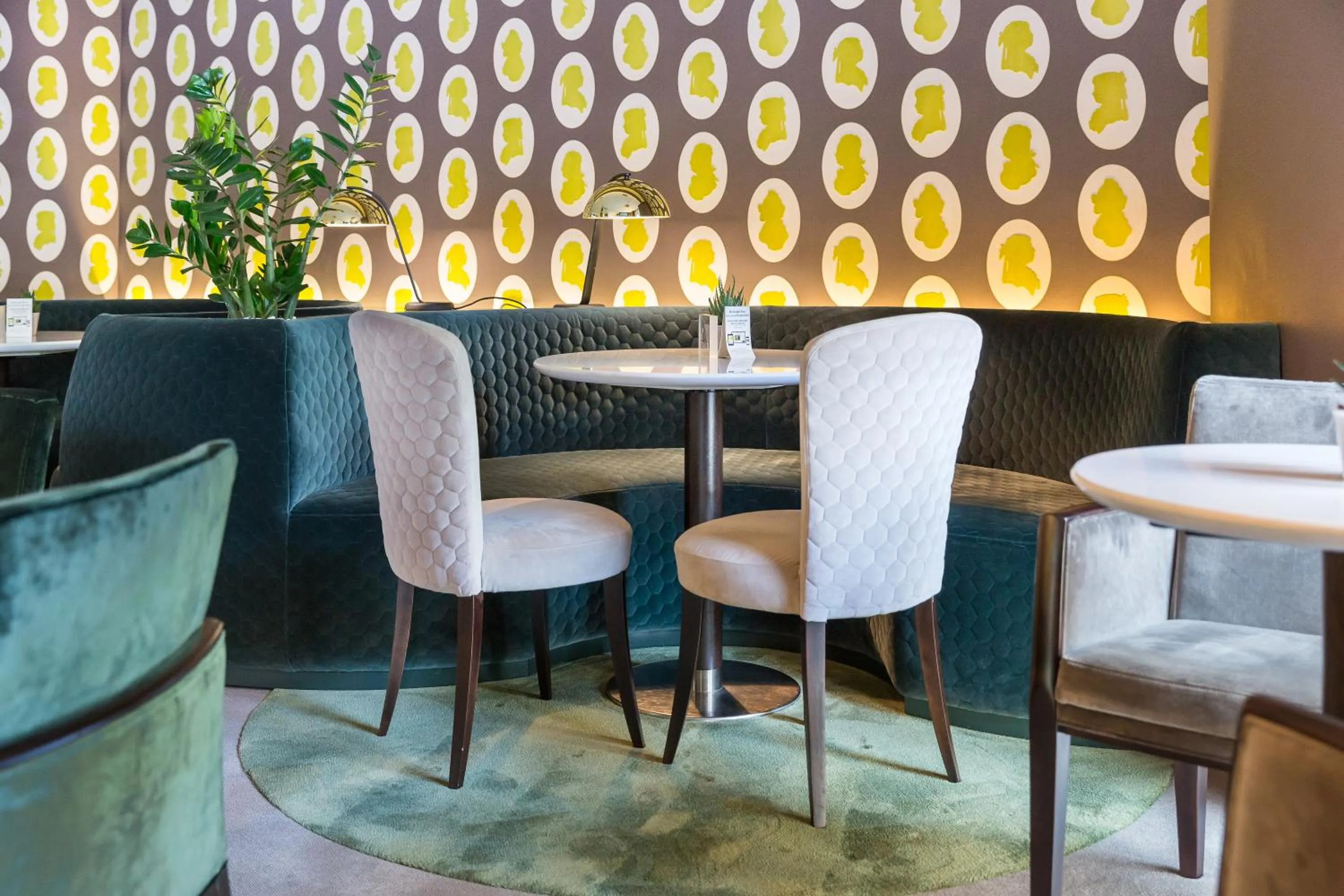 Lounge or bar in Capital Plaza Hotel