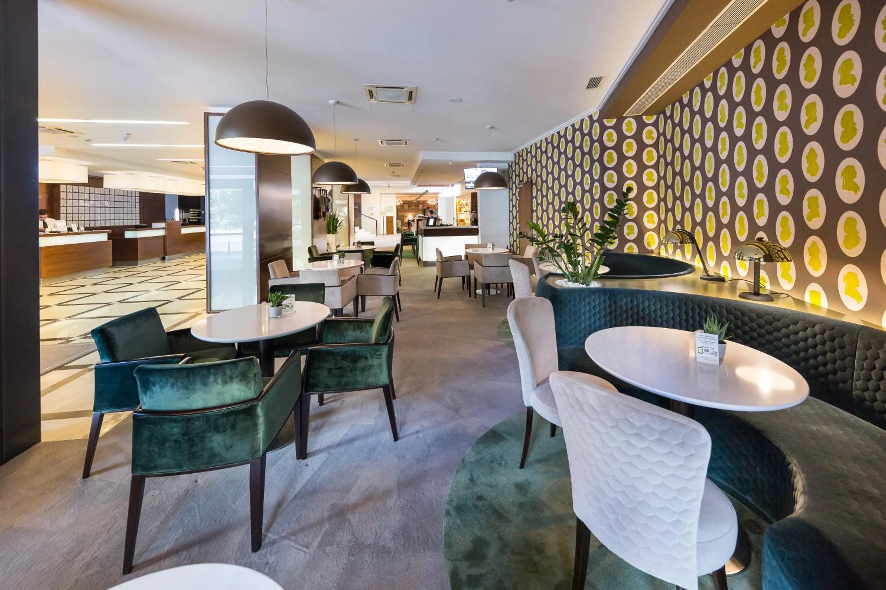 Lounge or bar in Capital Plaza Hotel