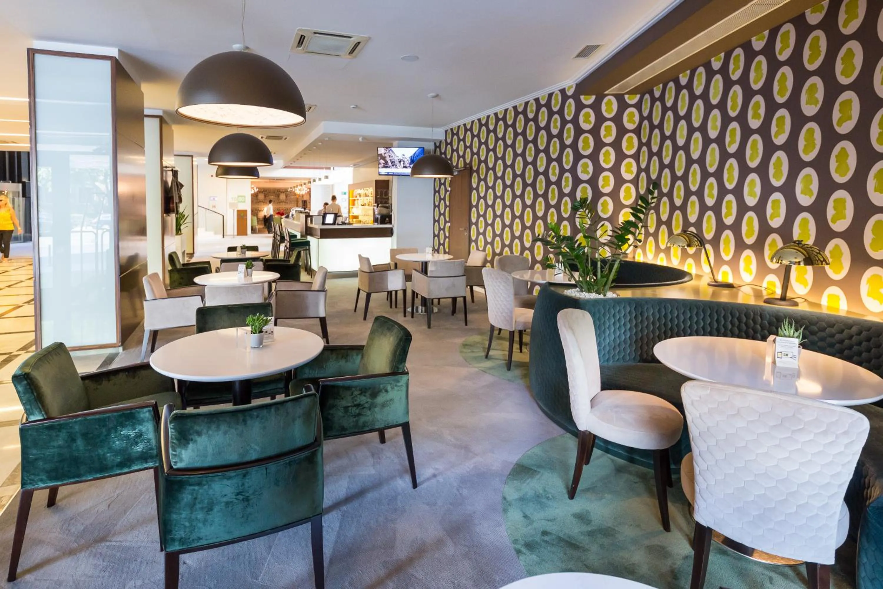 Lounge or bar in Capital Plaza Hotel