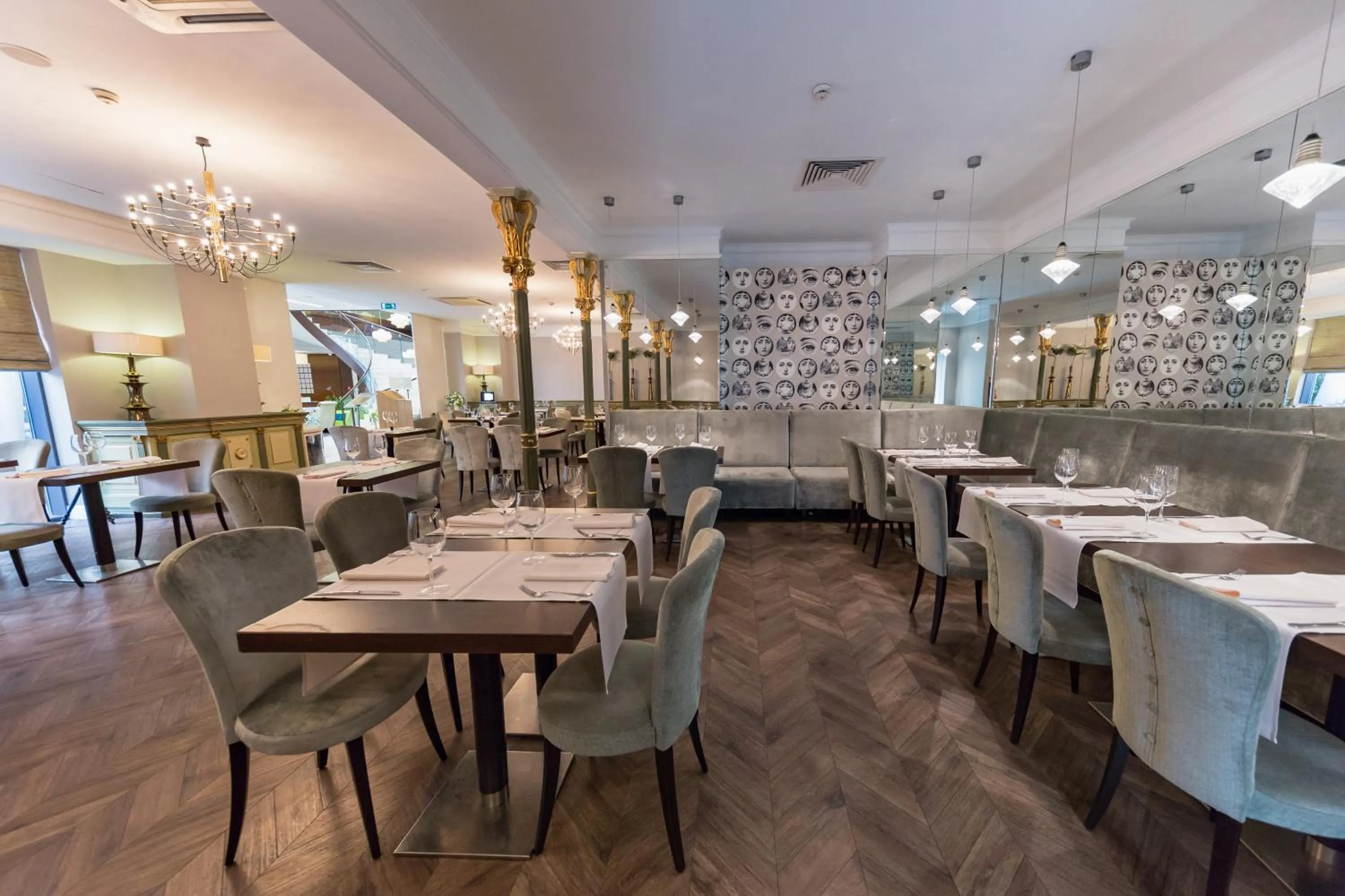 Restaurant/places to eat in Capital Plaza Hotel