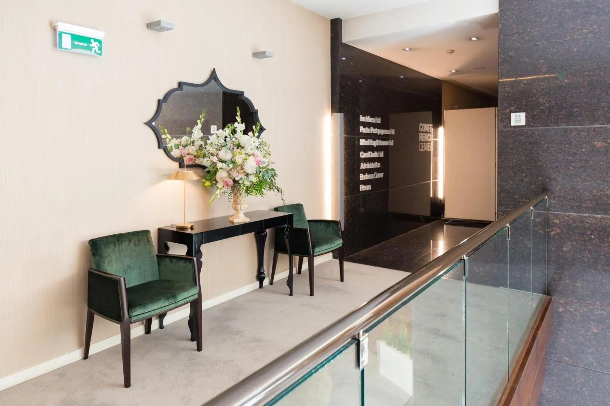 Seating area in Capital Plaza Hotel