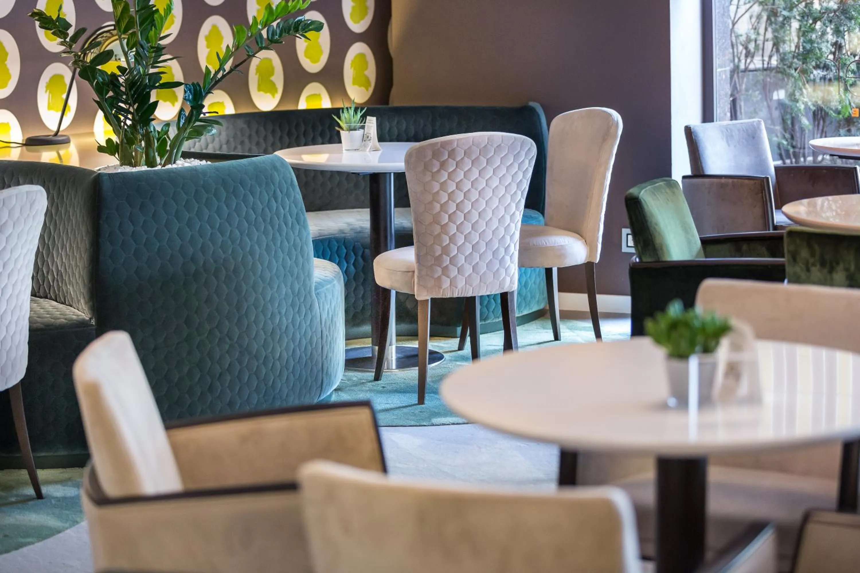 Lounge or bar in Capital Plaza Hotel