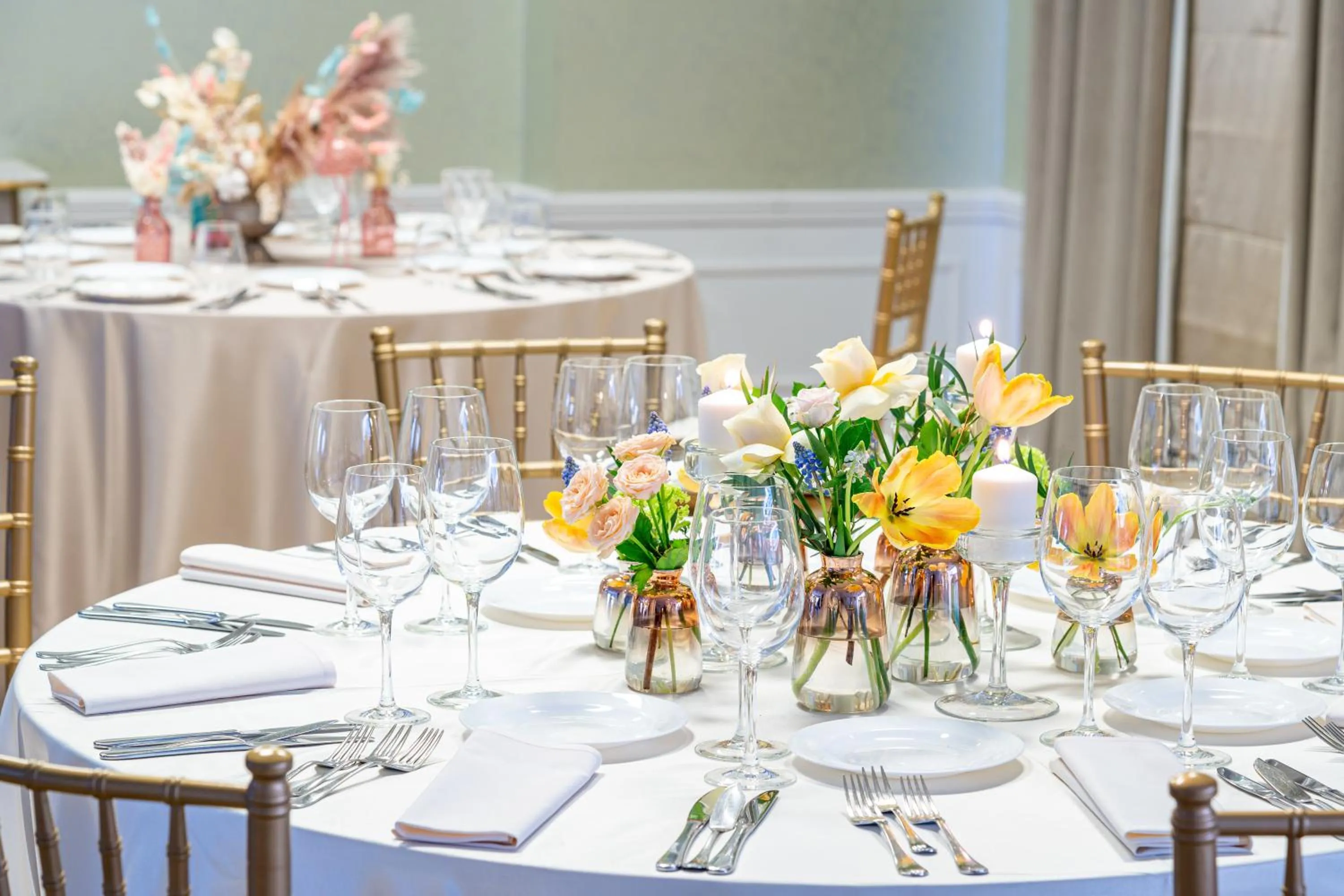 Restaurant/places to eat in Capital Plaza Hotel