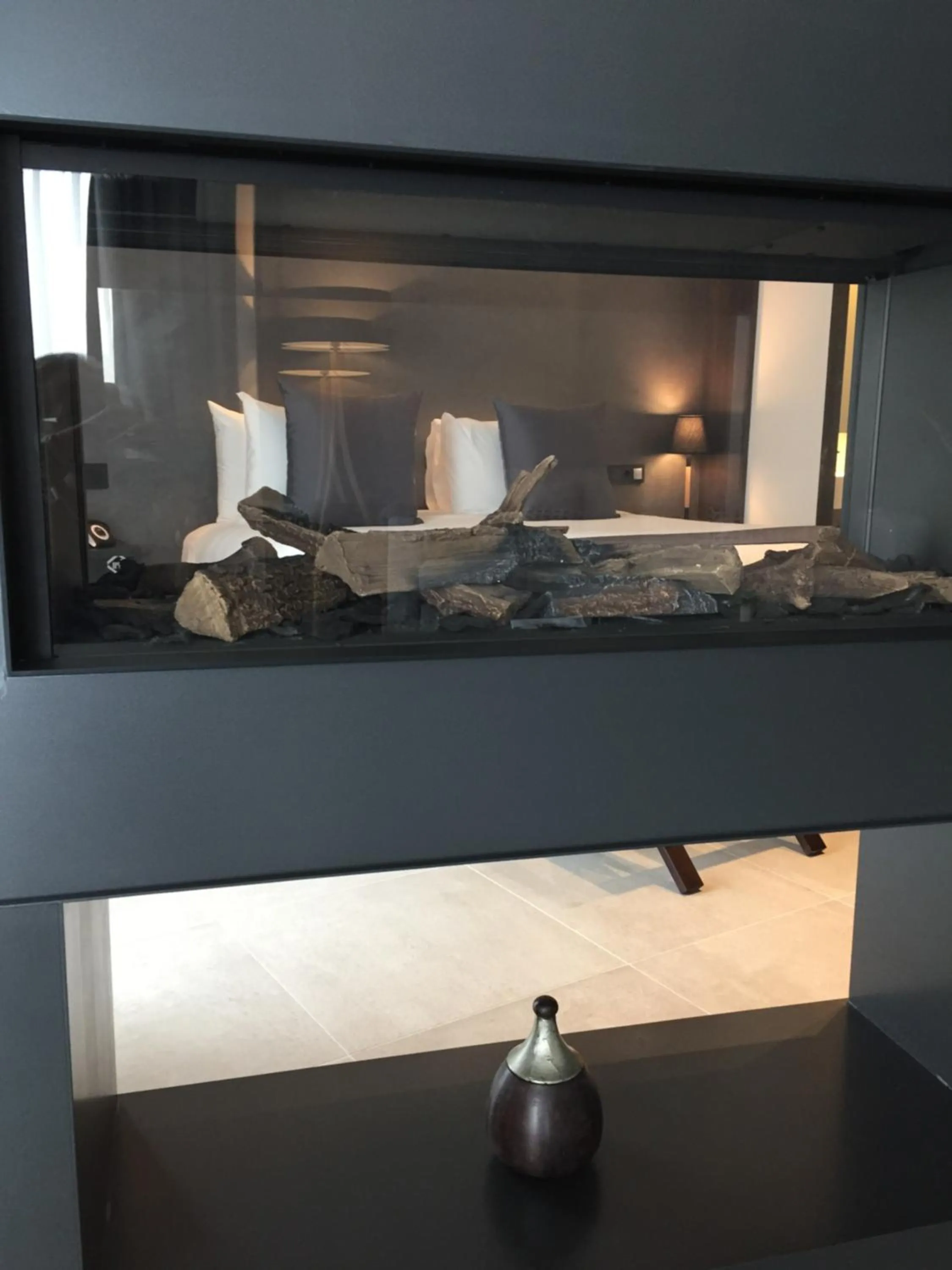 Communal lounge/ TV room in Vila Arenys Hotel