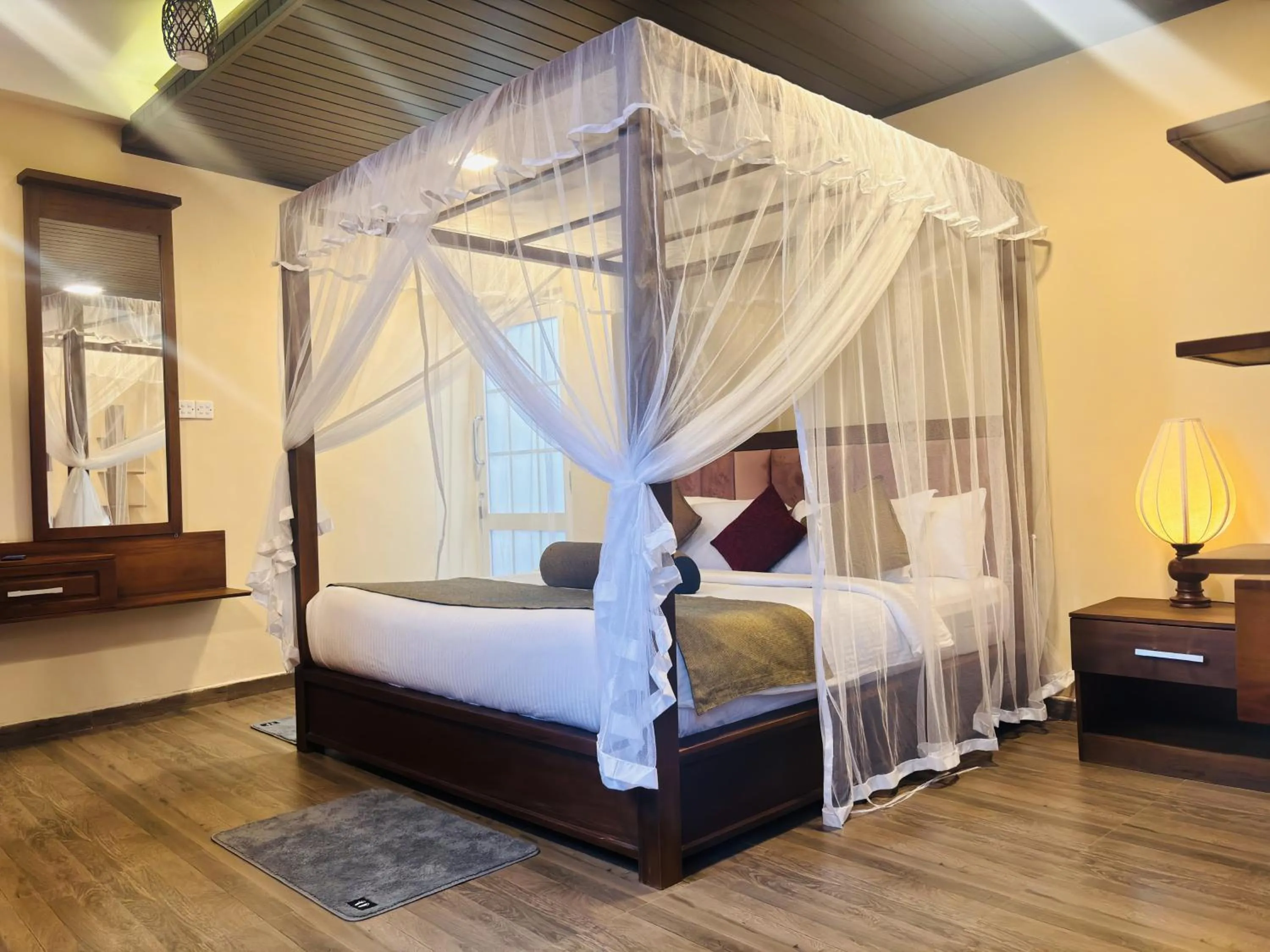 Hill Cool Hotel & Restaurant