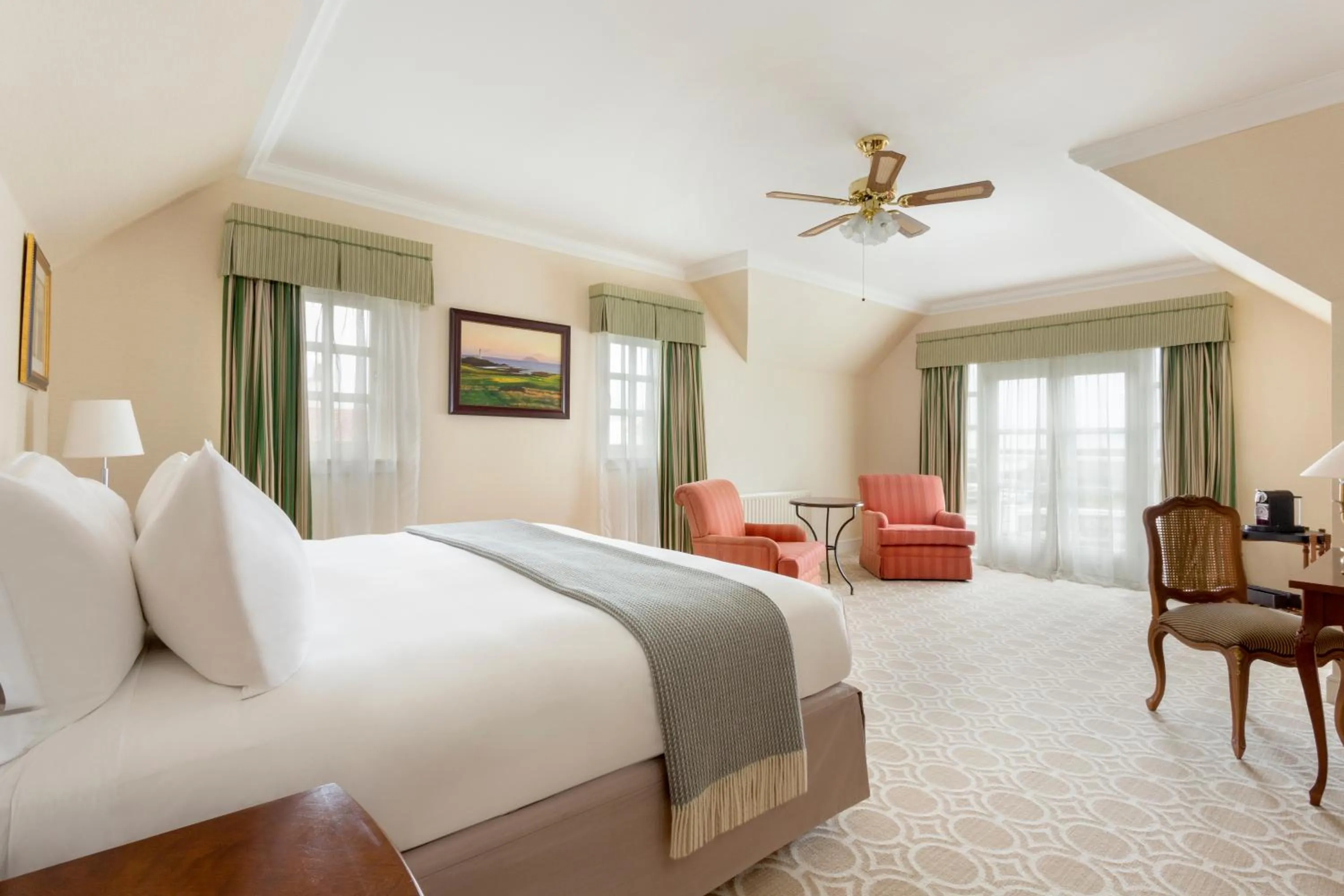 Bedroom, Bed in Trump Turnberry