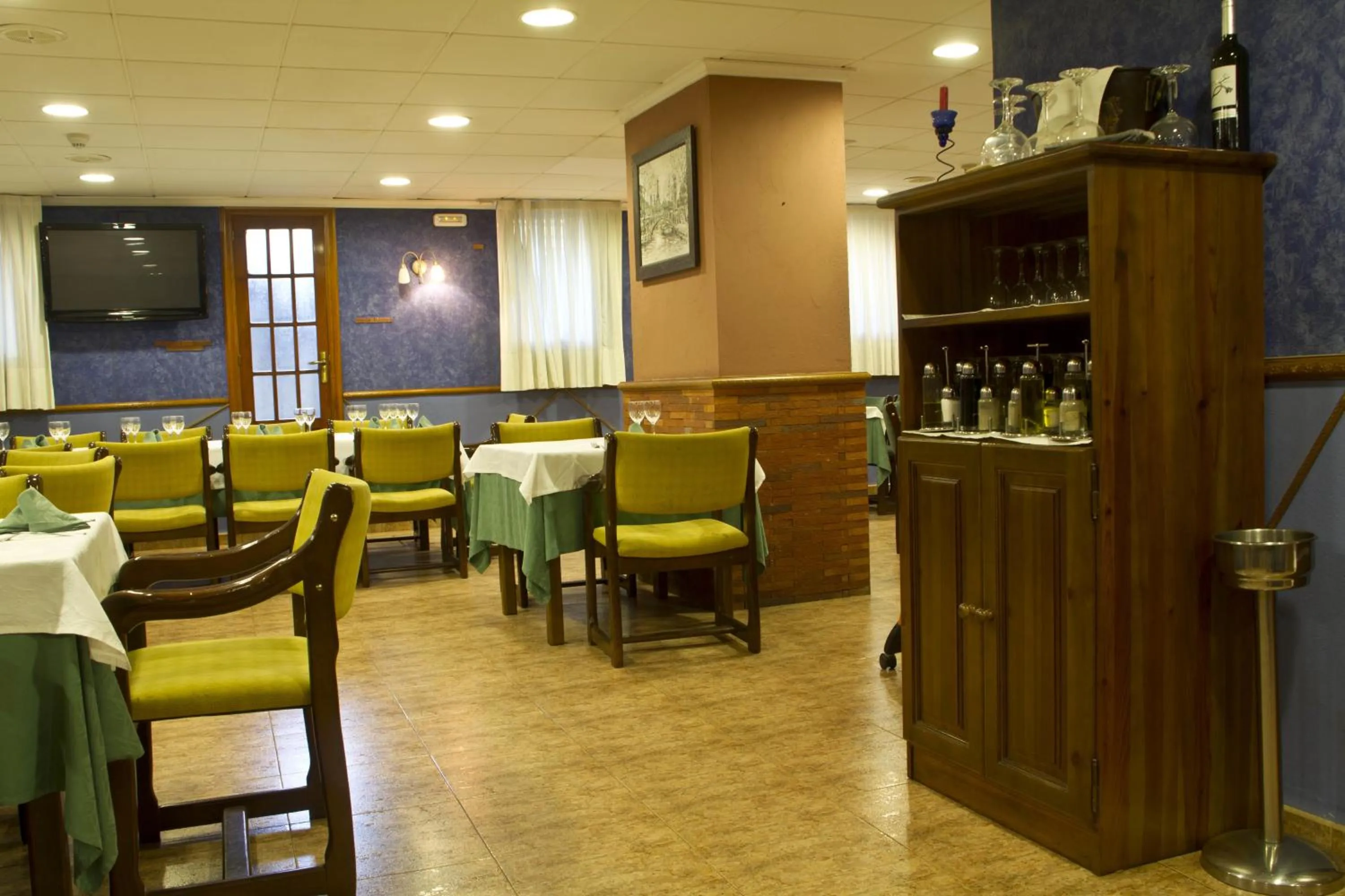 Restaurant/places to eat in Hotel Clemente