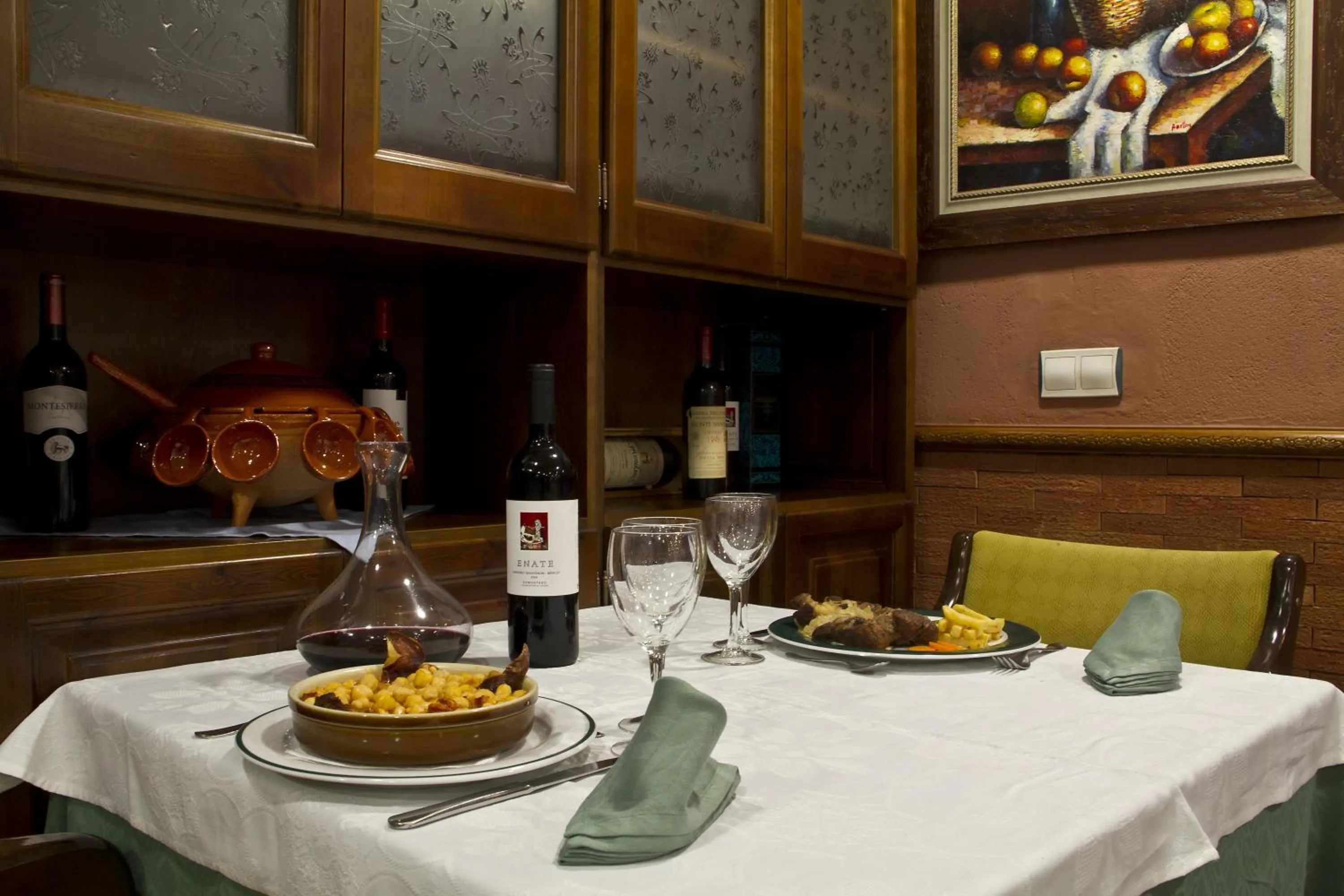 Restaurant/places to eat in Hotel Clemente