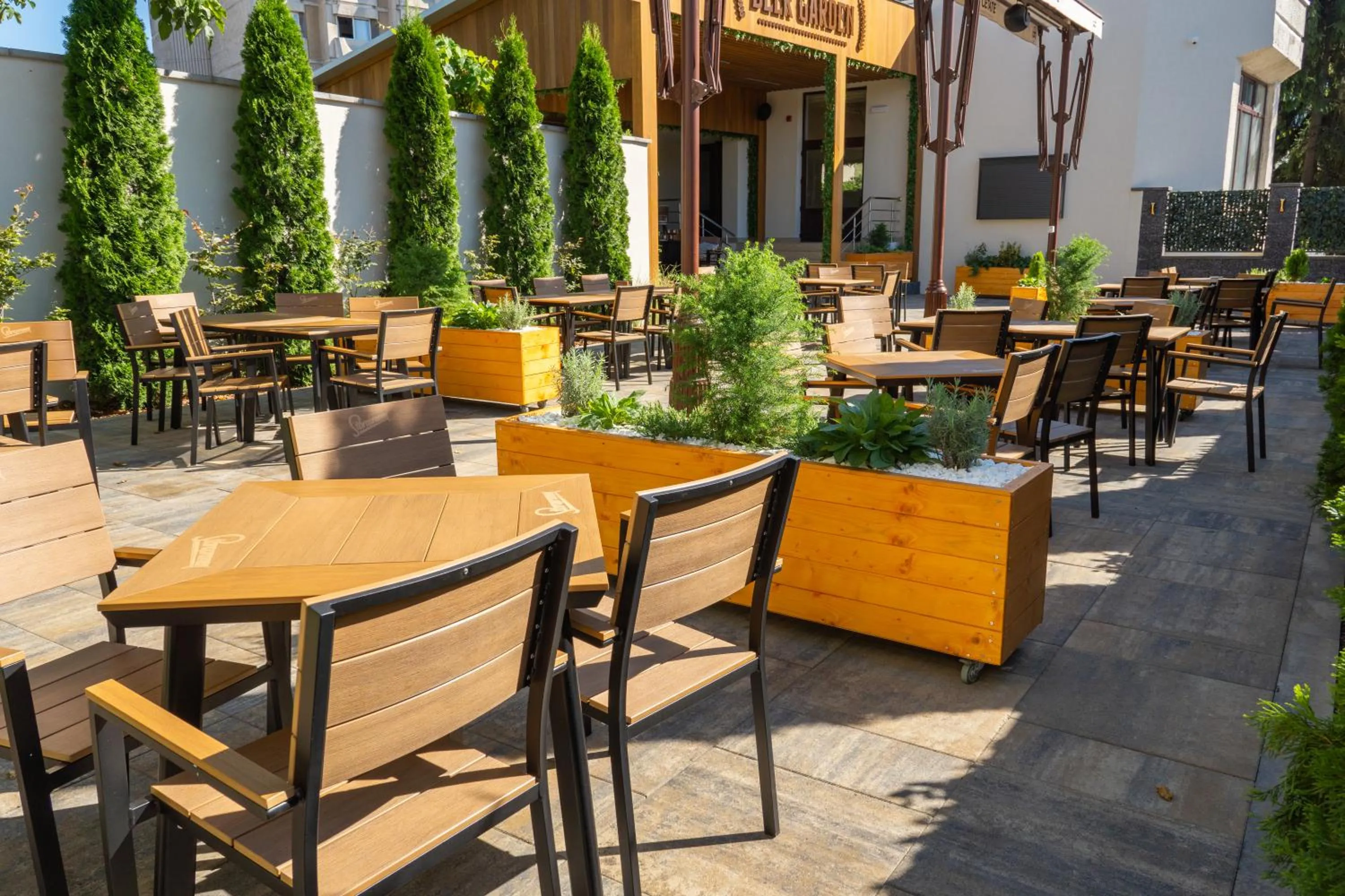 Restaurant/places to eat in Hotel Cetate