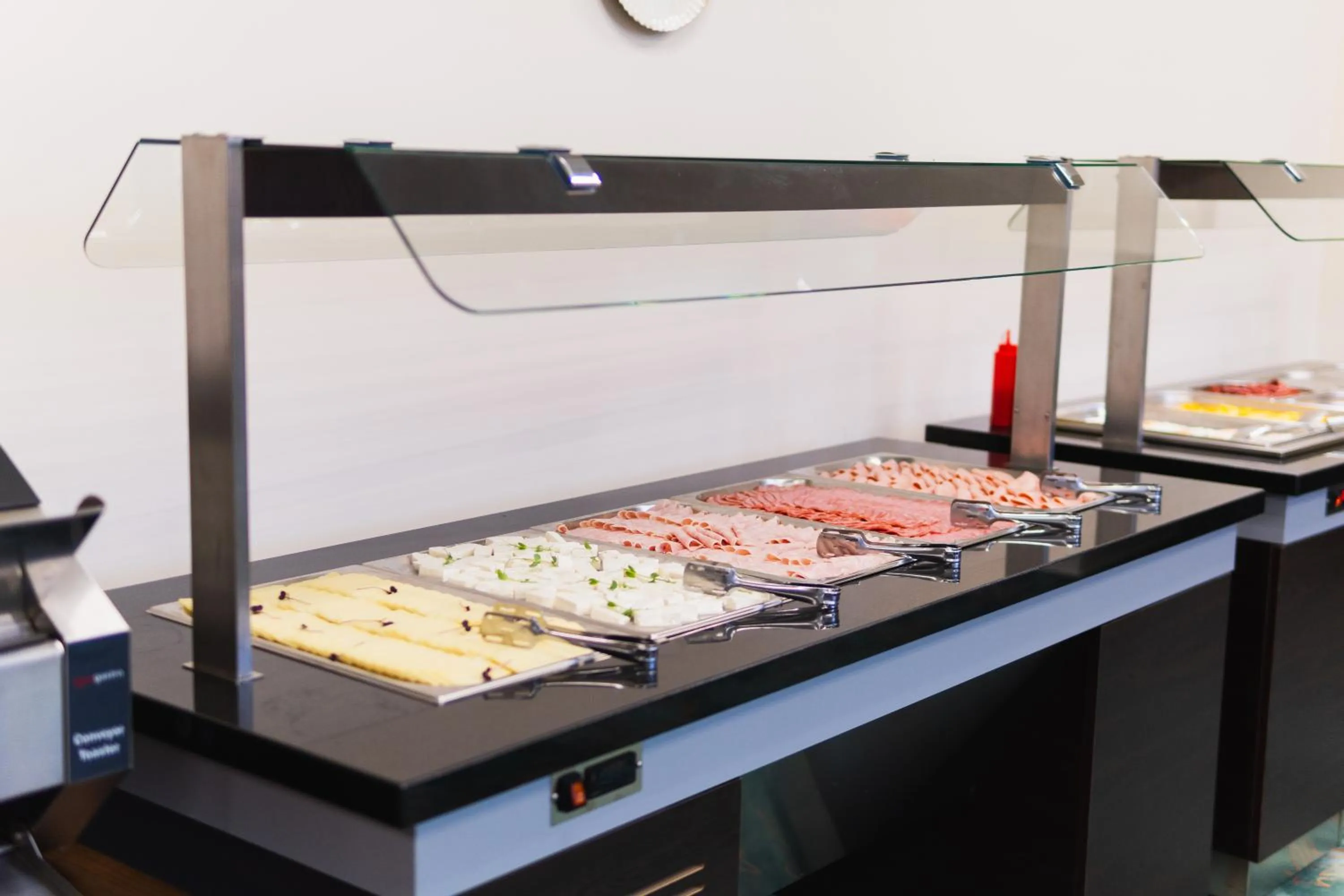 Breakfast in Hotel Cetate